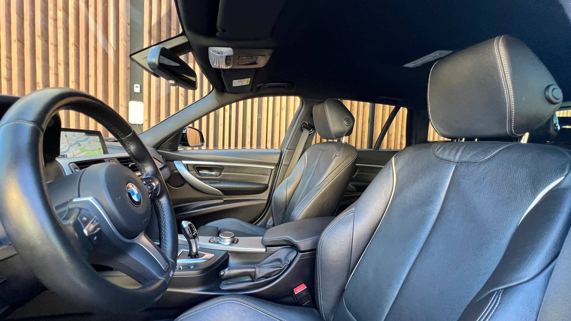 BMW 320i xDRIVE TOURING EDITION M SPORT STEPTRONIC l 184 PS-image-22