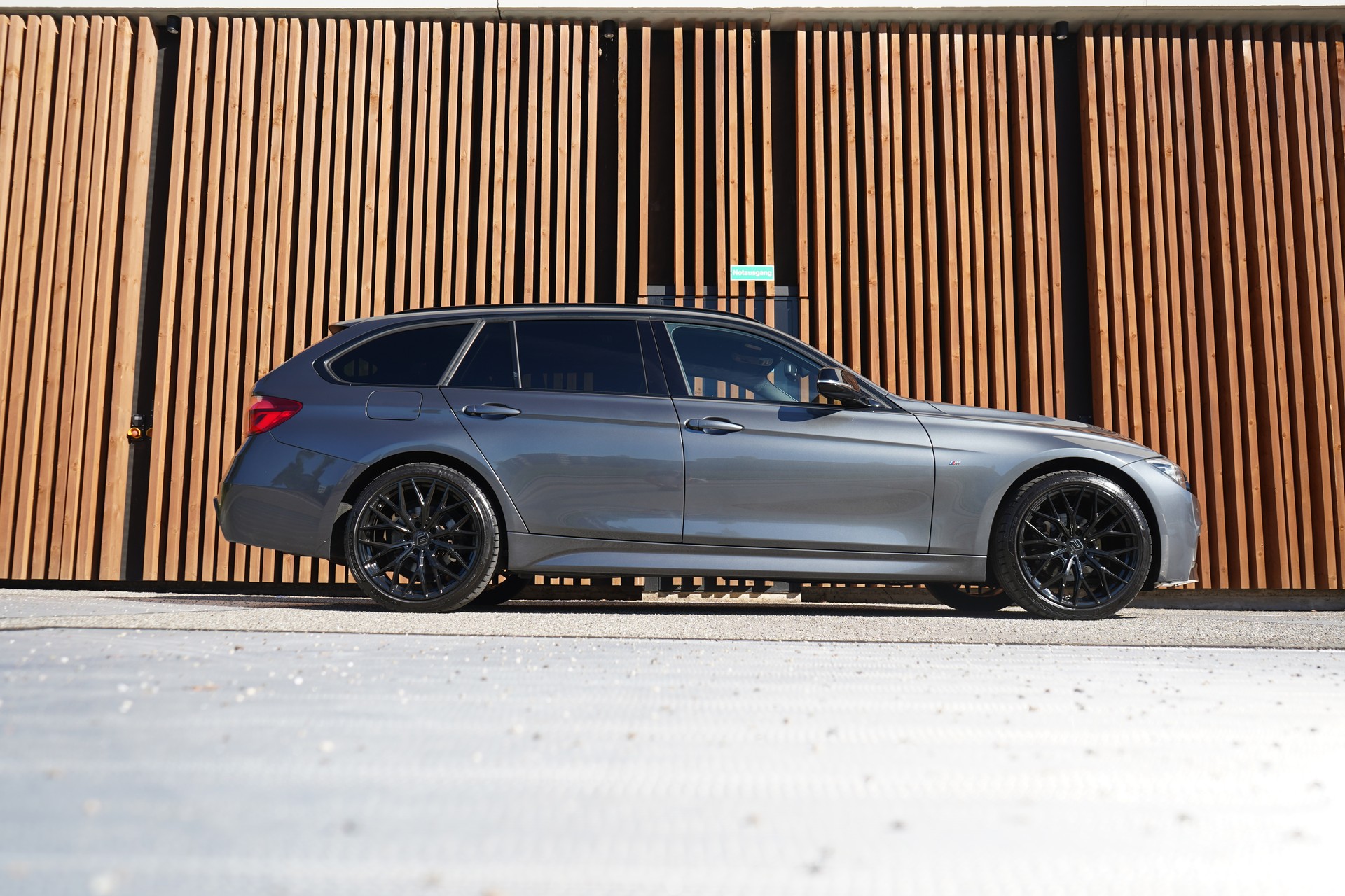 BMW 320i xDRIVE TOURING EDITION M SPORT STEPTRONIC l 184 PS-image-2