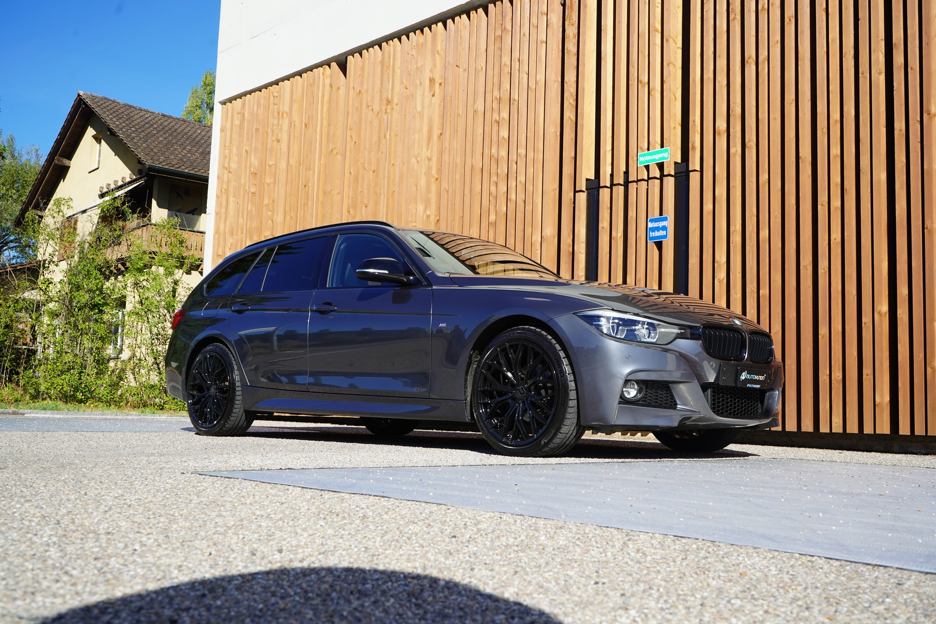 BMW 320i xDRIVE TOURING EDITION M SPORT STEPTRONIC l 184 PS-image-10