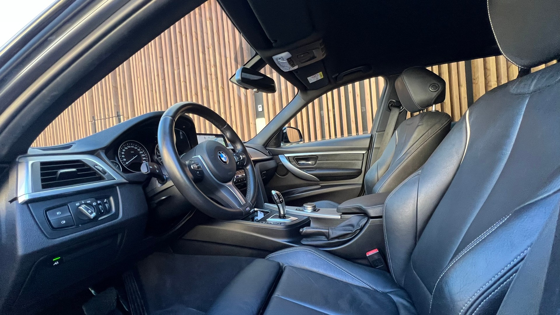 BMW 320i xDRIVE TOURING EDITION M SPORT STEPTRONIC l 184 PS-image-24