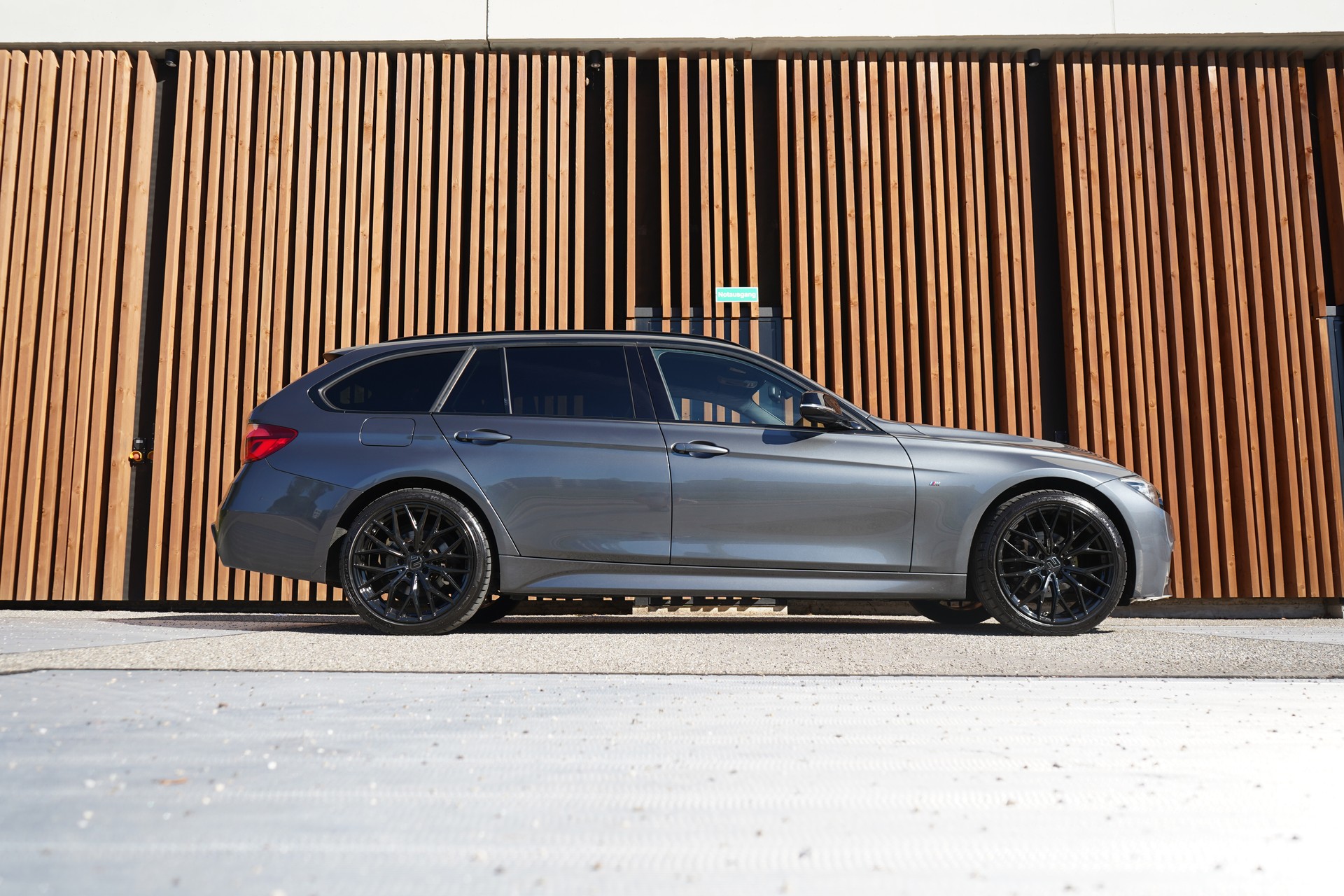 BMW 320i xDRIVE TOURING EDITION M SPORT STEPTRONIC l 184 PS-image-0