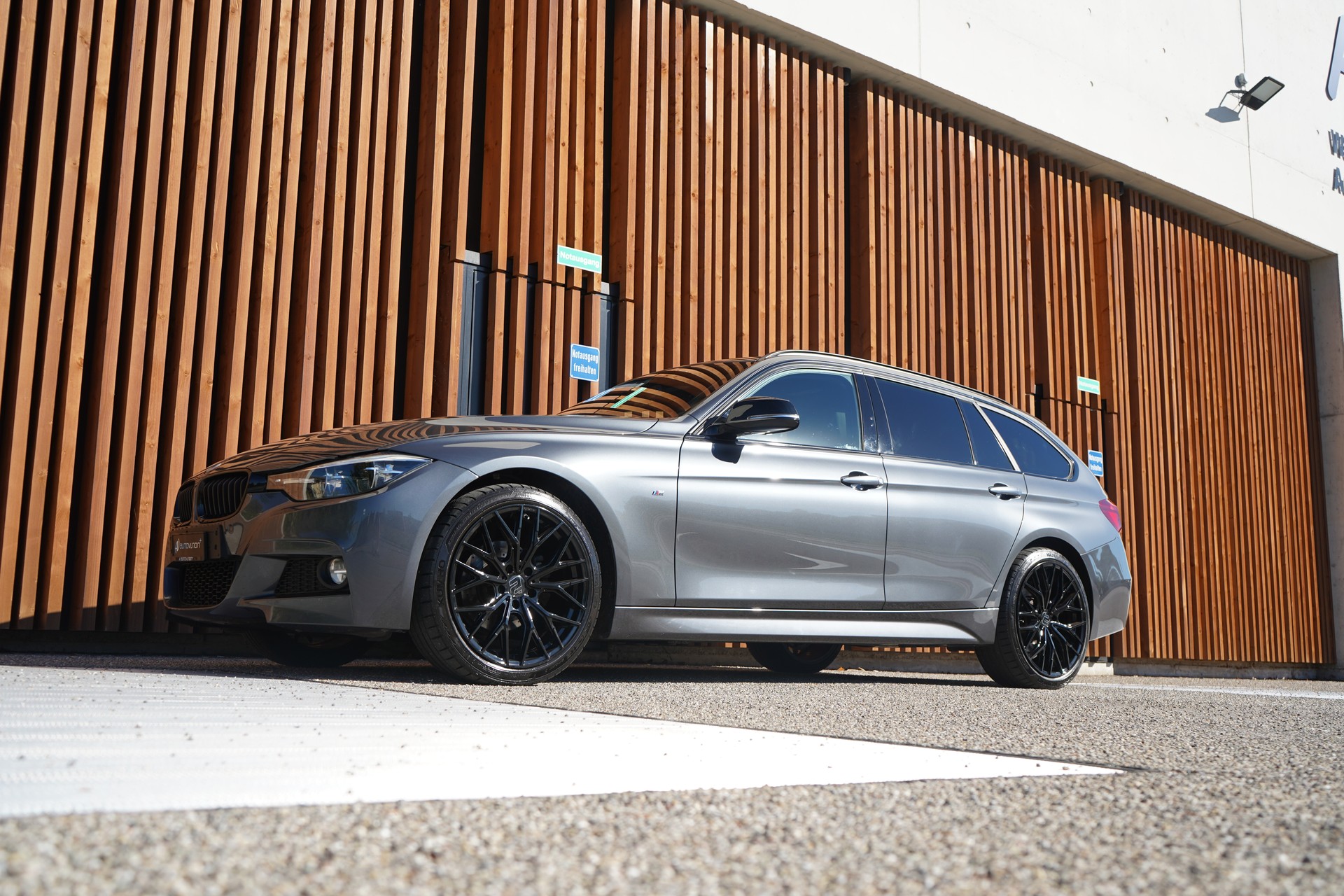 BMW 320i xDRIVE TOURING EDITION M SPORT STEPTRONIC l 184 PS-image-8