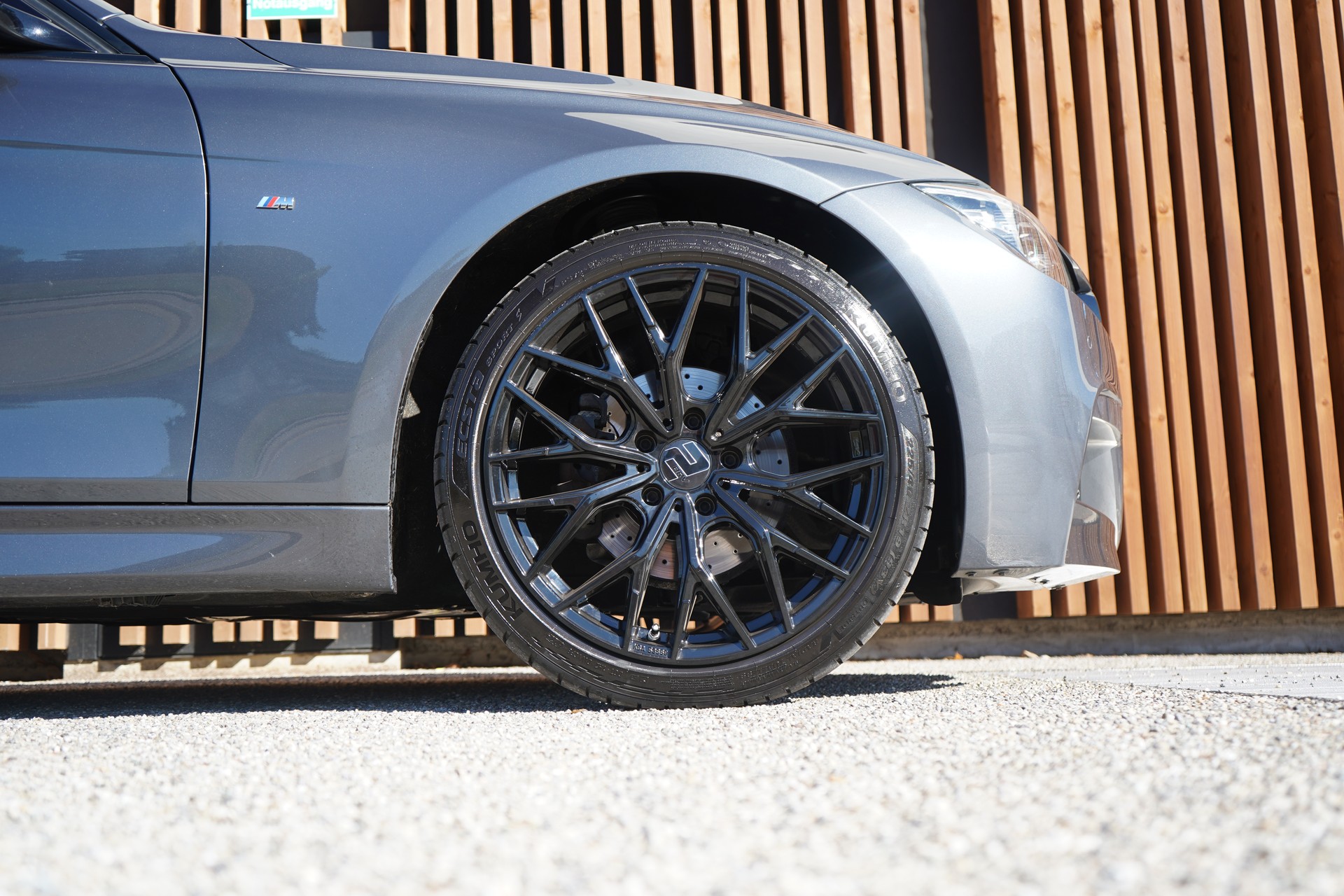 BMW 320i xDRIVE TOURING EDITION M SPORT STEPTRONIC l 184 PS-image-19