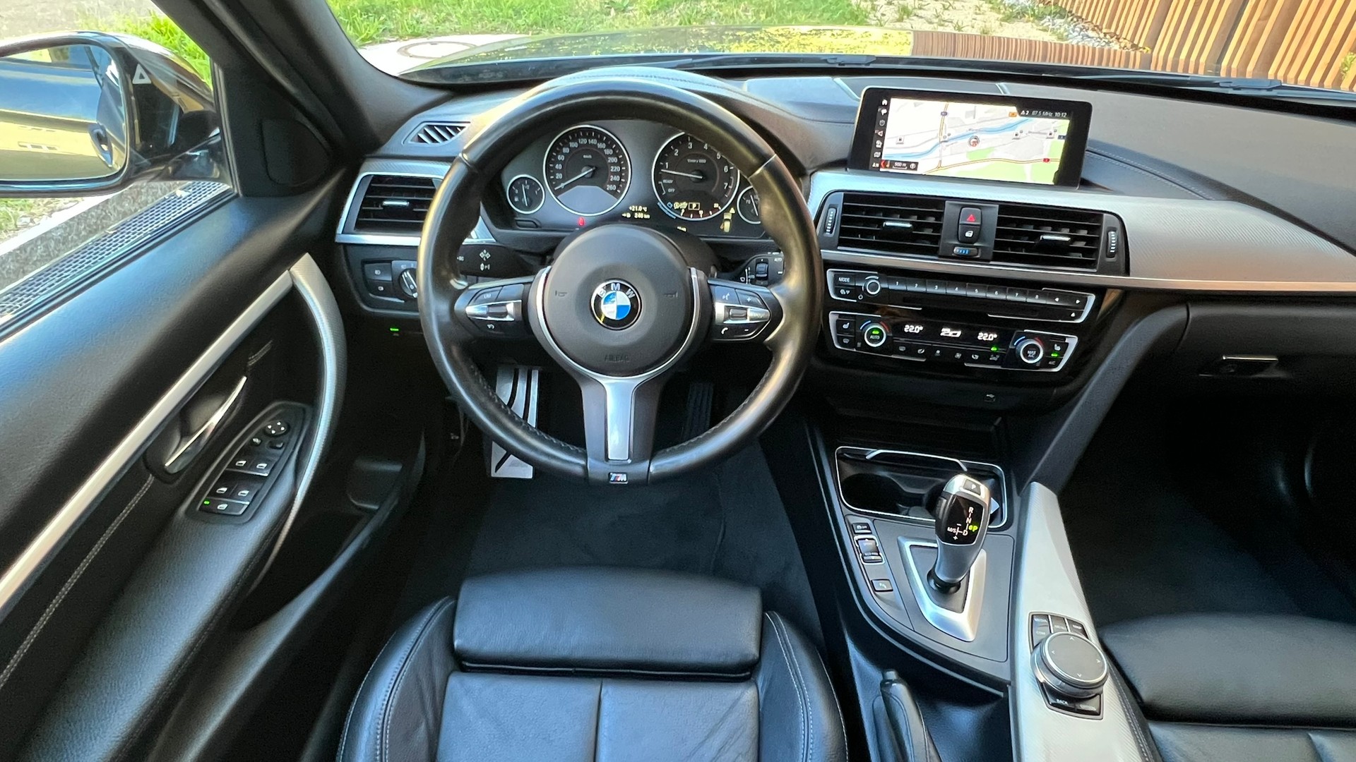 BMW 320i xDRIVE TOURING EDITION M SPORT STEPTRONIC l 184 PS-image-21
