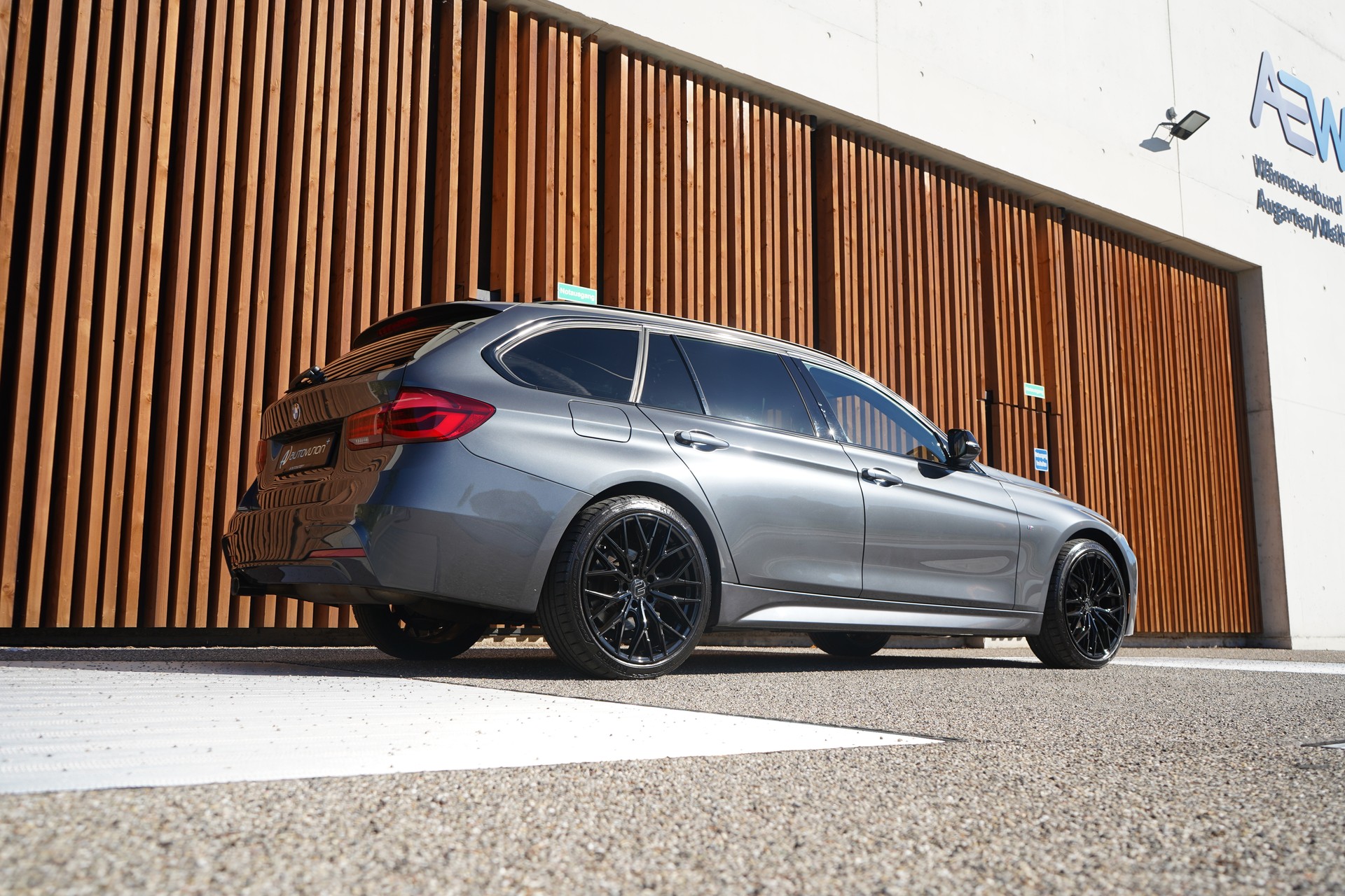 BMW 320i xDRIVE TOURING EDITION M SPORT STEPTRONIC l 184 PS-image-11