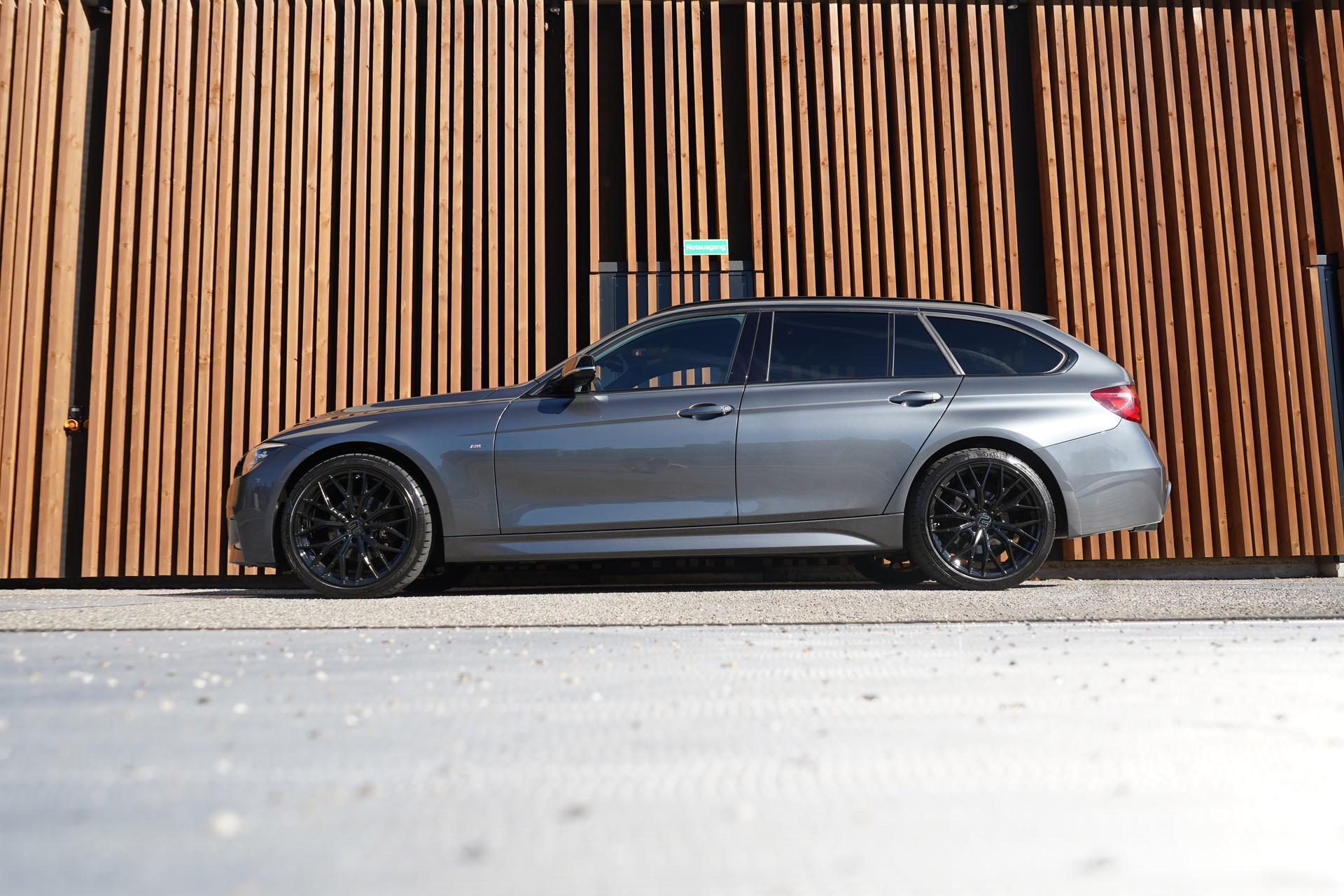 BMW 320i xDRIVE TOURING EDITION M SPORT STEPTRONIC l 184 PS-image-1
