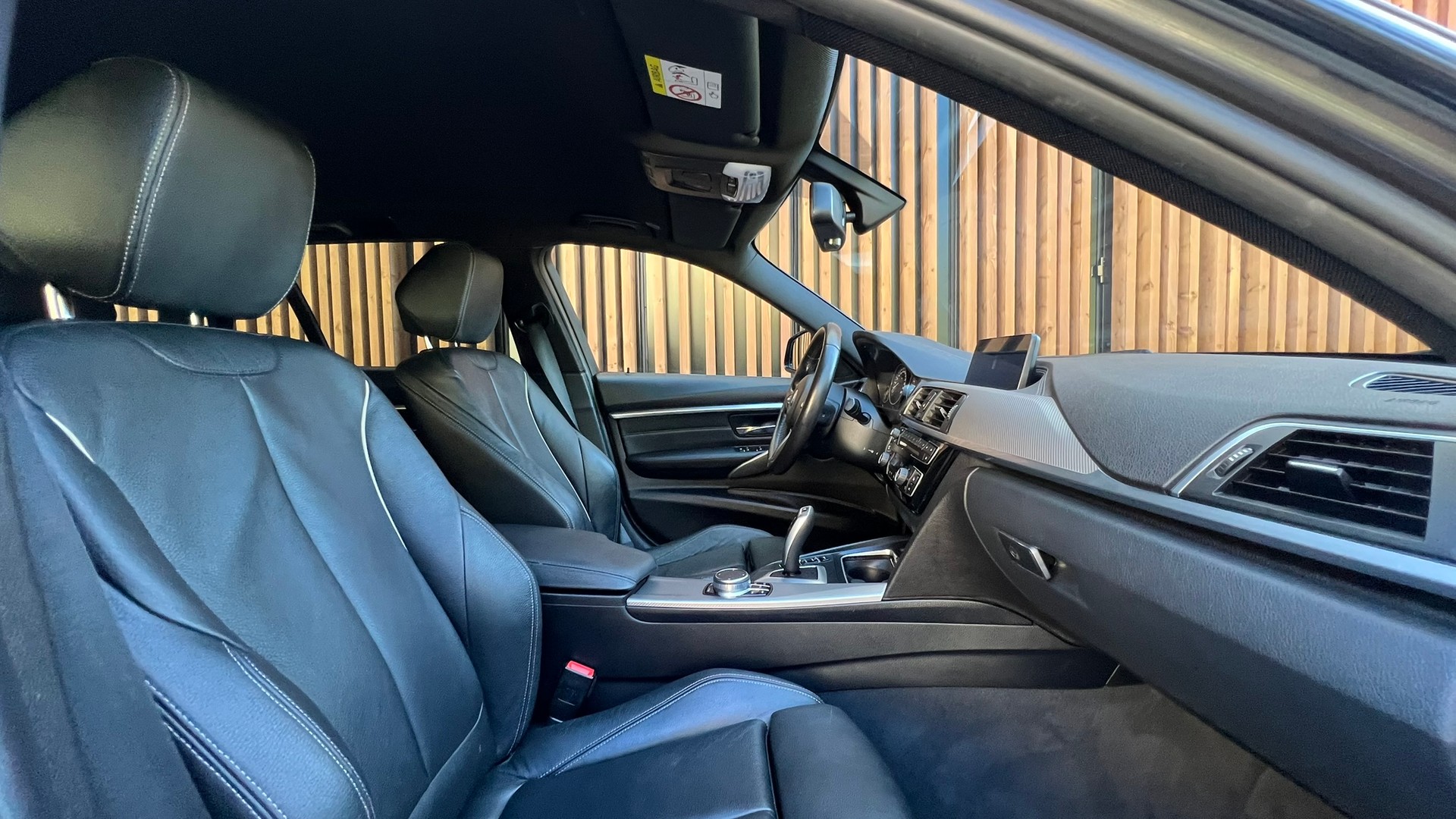 BMW 320i xDRIVE TOURING EDITION M SPORT STEPTRONIC l 184 PS-image-25