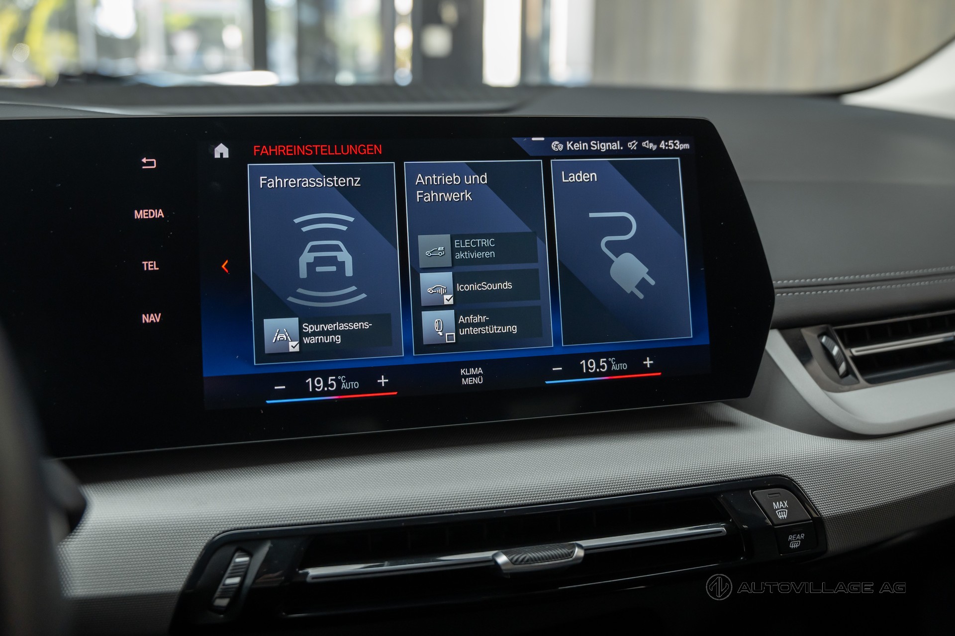 BMW 225e xDrive Active Tourer-image-10