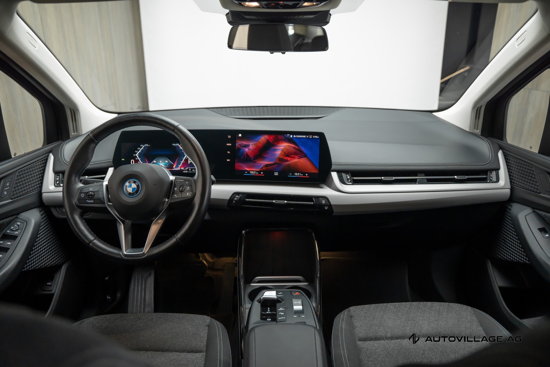 BMW 225e xDrive Active Tourer-image-2