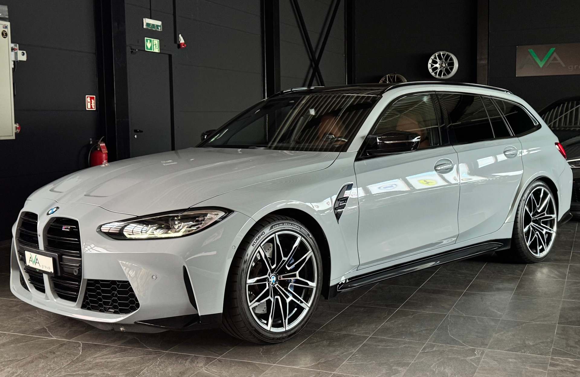 BMW M3 Touring xDrive Competition M *BROOKLYN GRAU*-image-4