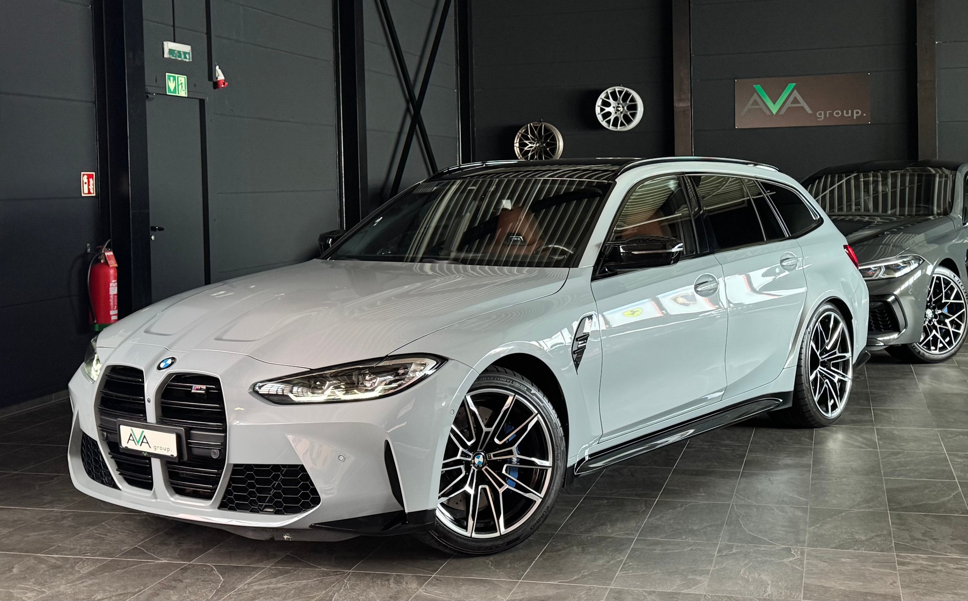 BMW M3 Touring xDrive Competition M *BROOKLYN GRAU*-image-2