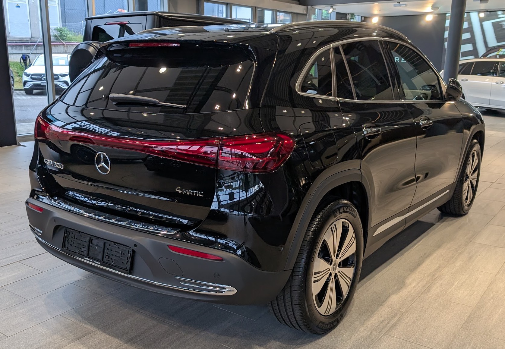 MERCEDES-BENZ EQA 300 Excellence Progressive 4matic-image-1