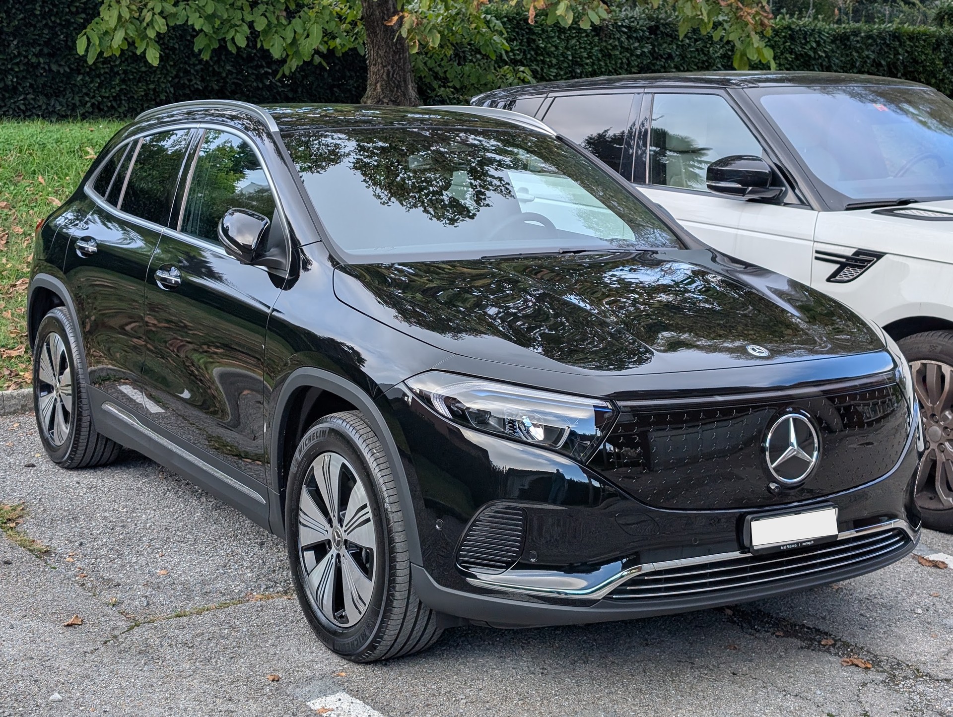 MERCEDES-BENZ EQA 300 Excellence Progressive 4matic-image-0