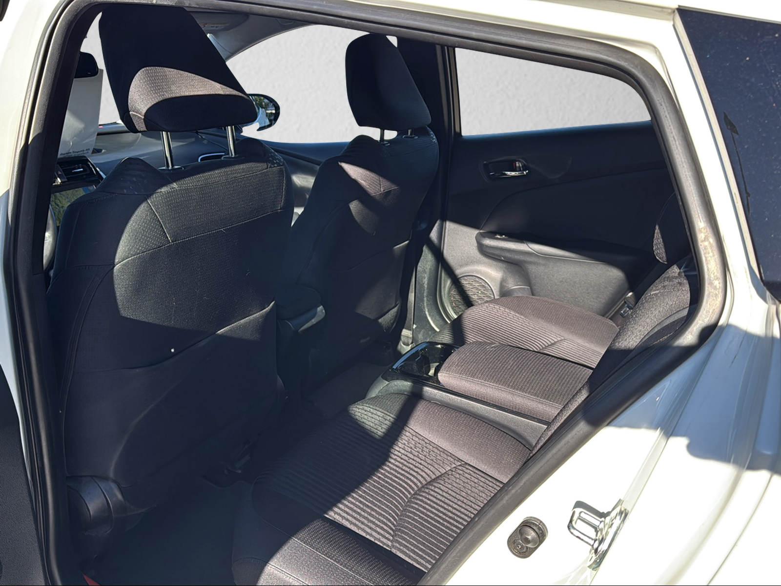 TOYOTA Prius 1.8 VVTi HSD Plug-In Solar-image-11