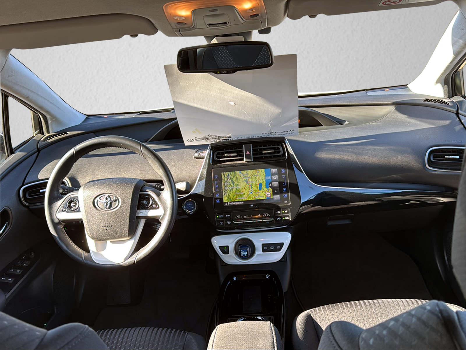 TOYOTA Prius 1.8 VVTi HSD Plug-In Solar-image-12