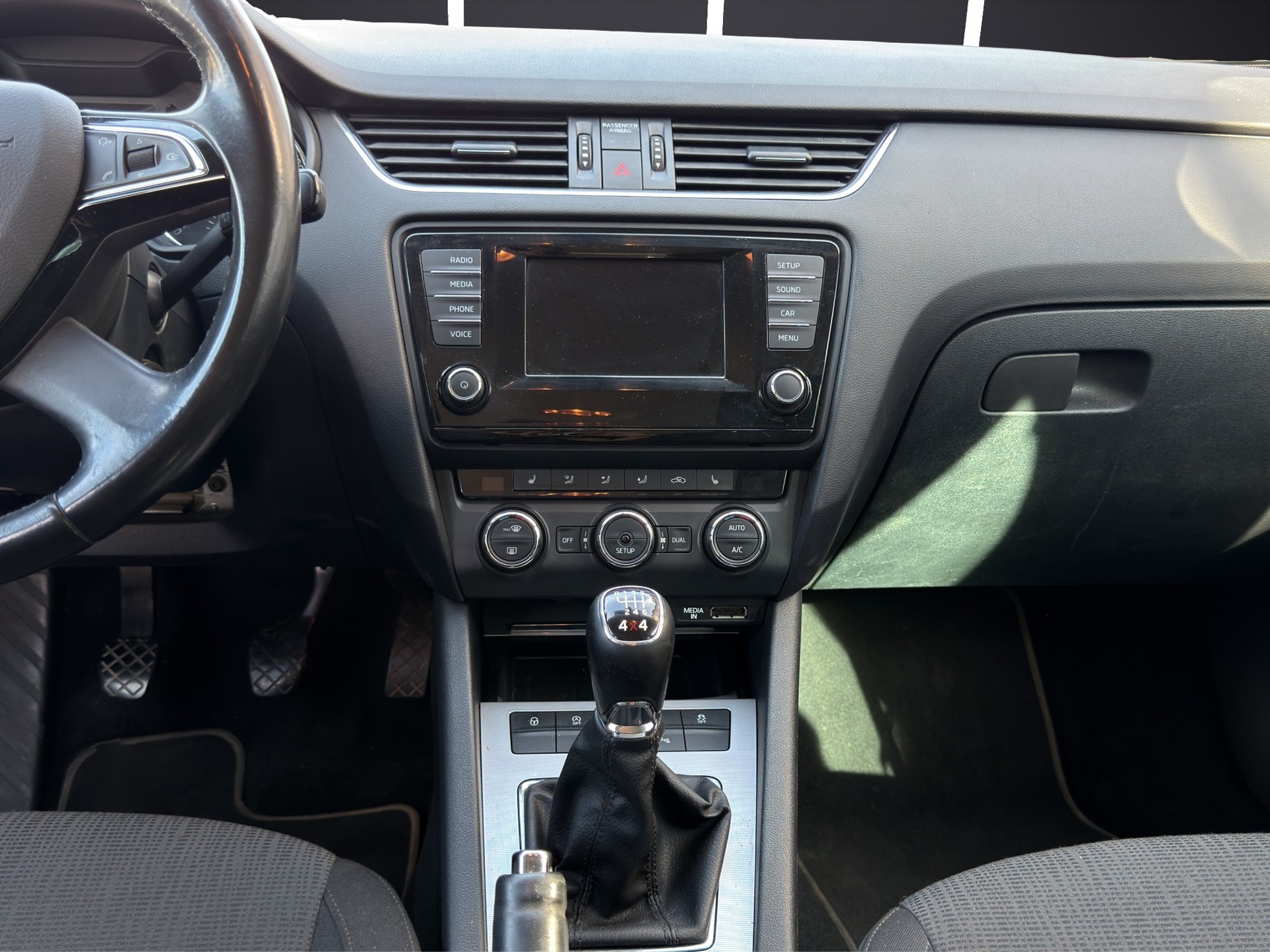 SKODA Octavia Combi 1.6 TDI Ambition 4x4-image-10
