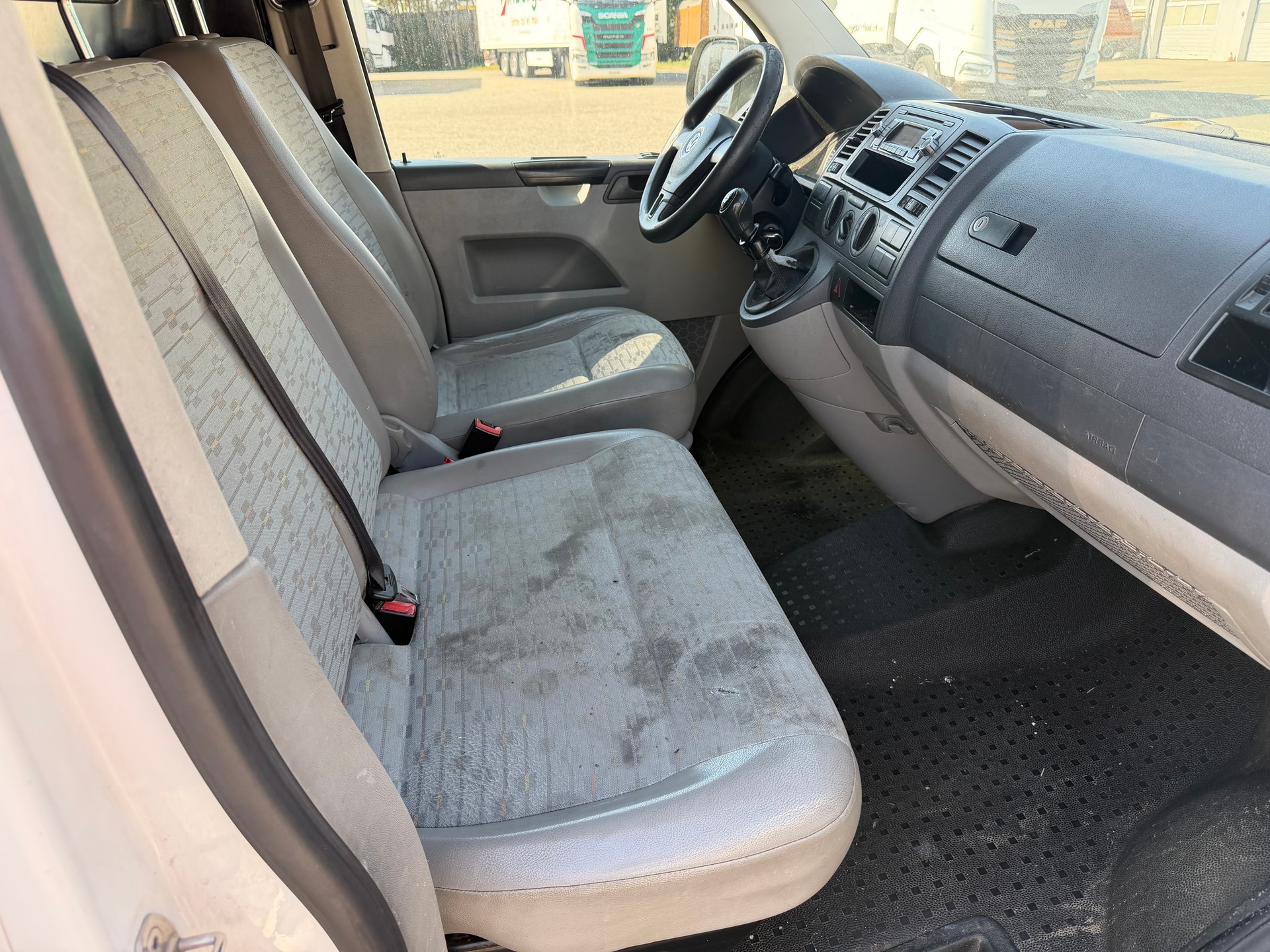 VW T5 2.0 TDI-image-10