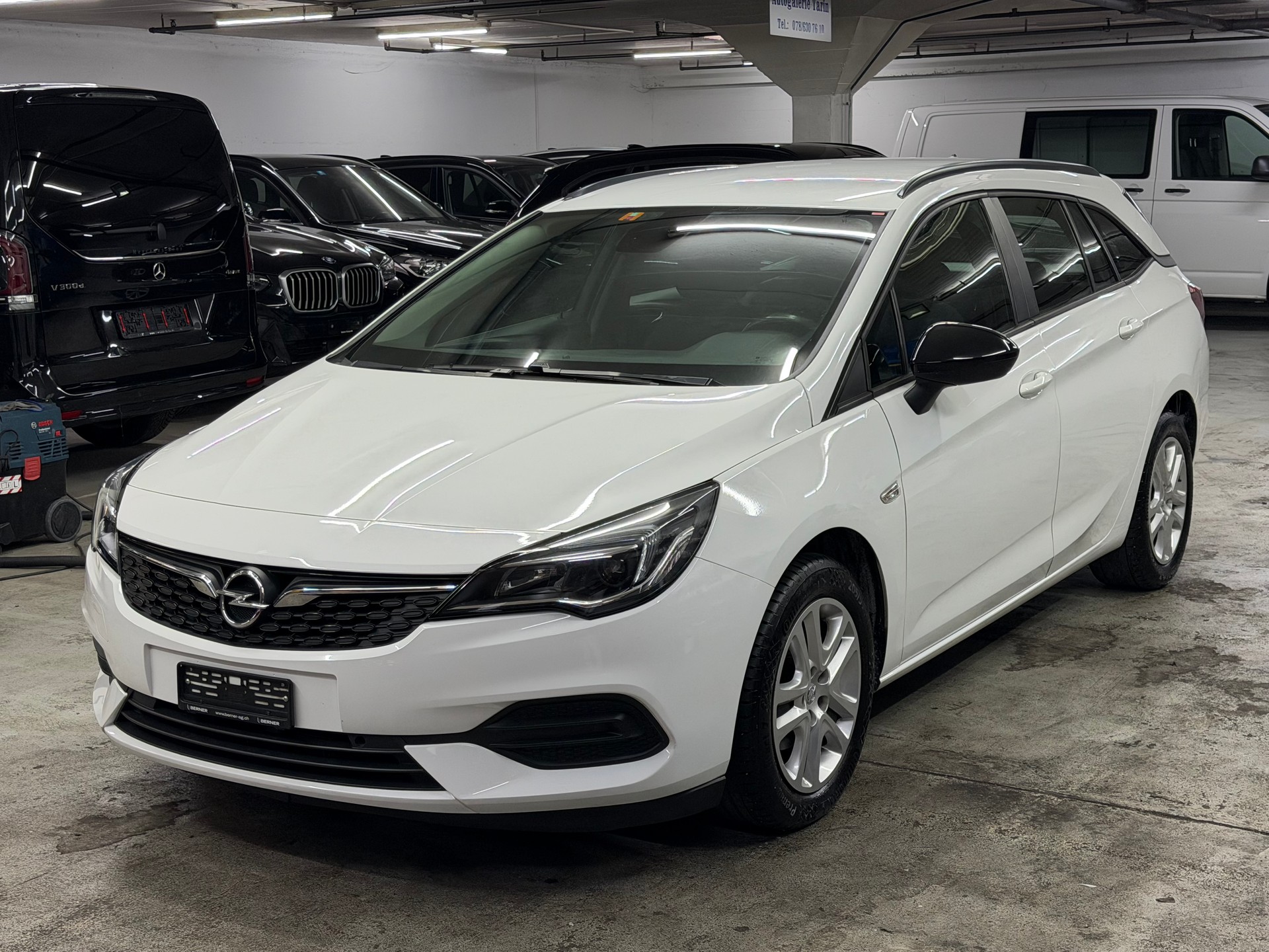 OPEL Astra Sports Tourer 1.2i Turbo Edition-image-1
