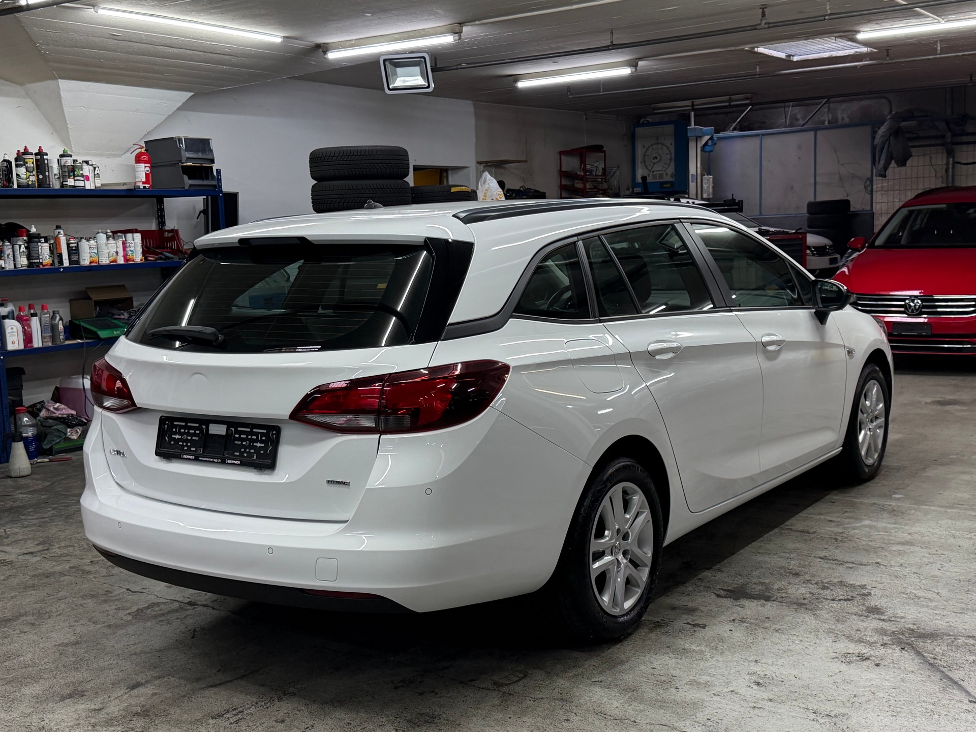OPEL Astra Sports Tourer 1.2i Turbo Edition-image-4