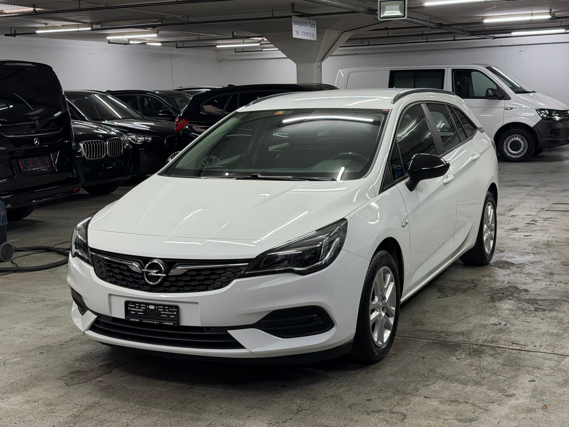 OPEL Astra Sports Tourer 1.2i Turbo Edition-image-13