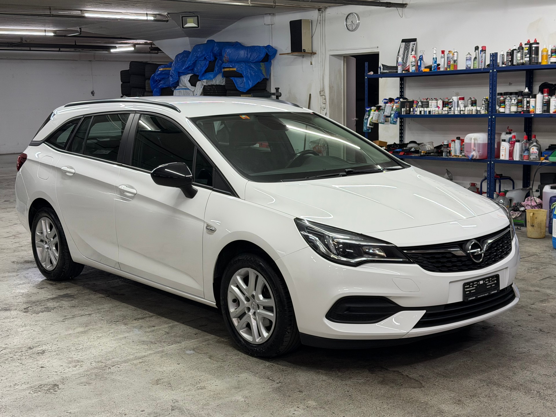 OPEL Astra Sports Tourer 1.2i Turbo Edition-image-0