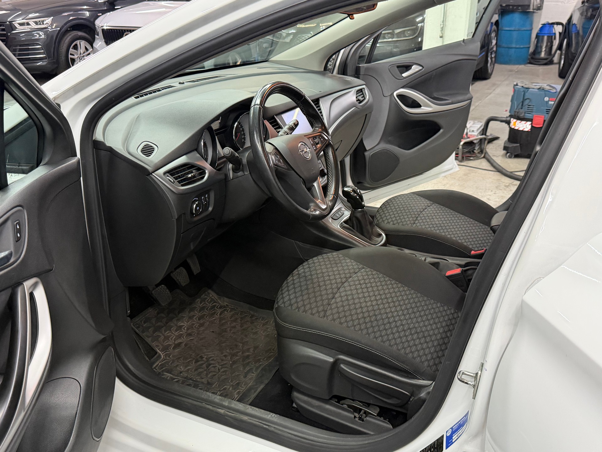 OPEL Astra Sports Tourer 1.2i Turbo Edition-image-11