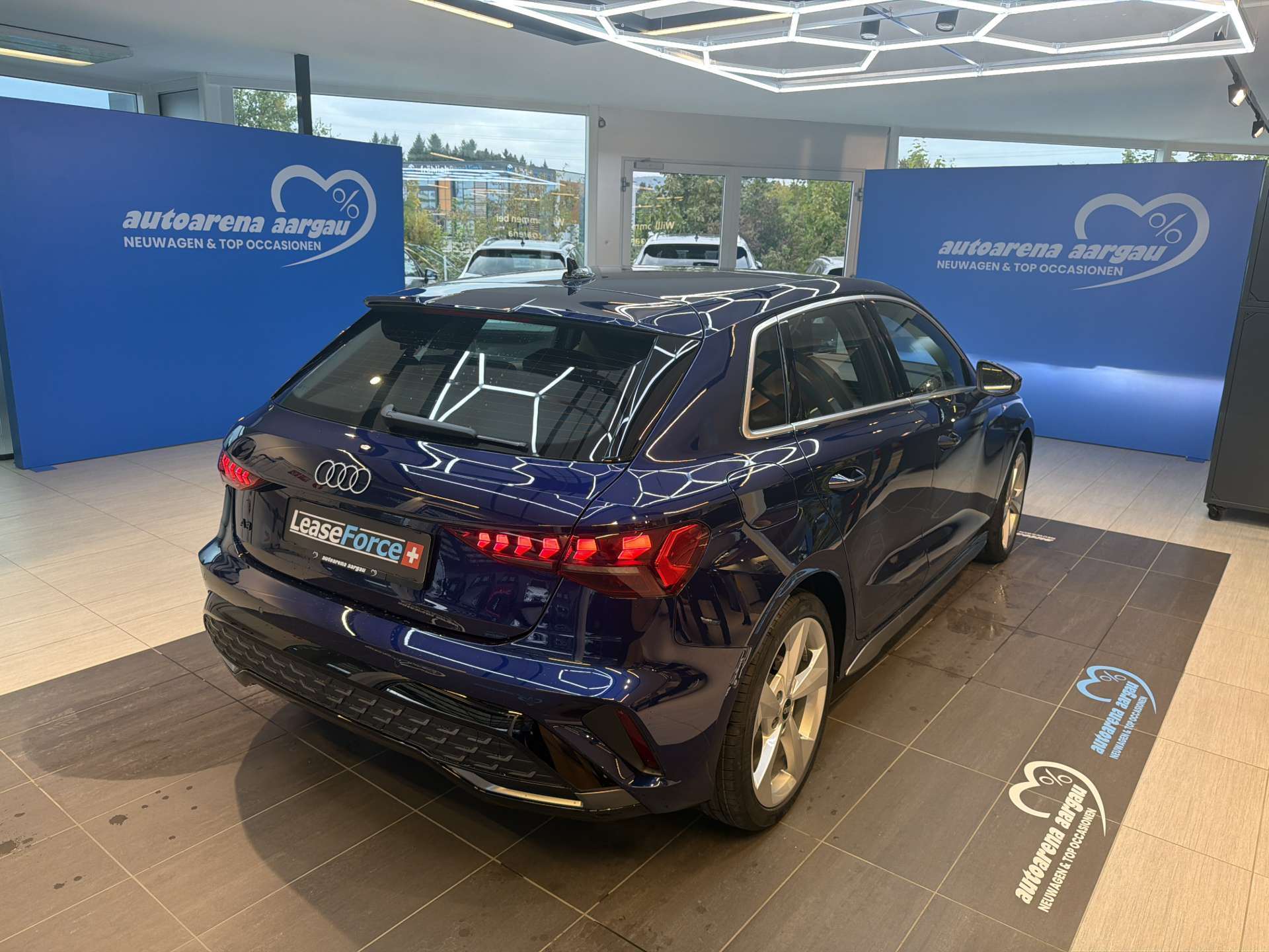 AUDI A3 Sportback 35 TDi S-Line S-Tronic Automat-image-2
