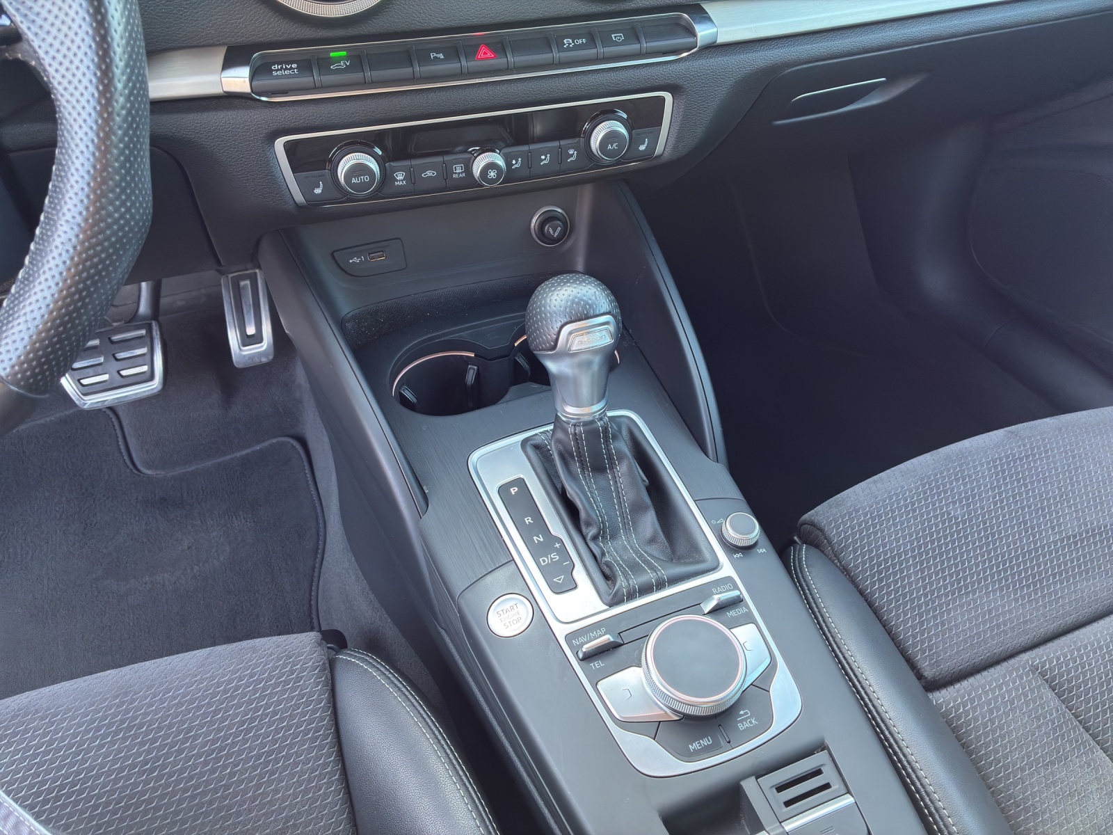 AUDI A3 Sportback 1.4 e-tron Sport S-tronic-image-15