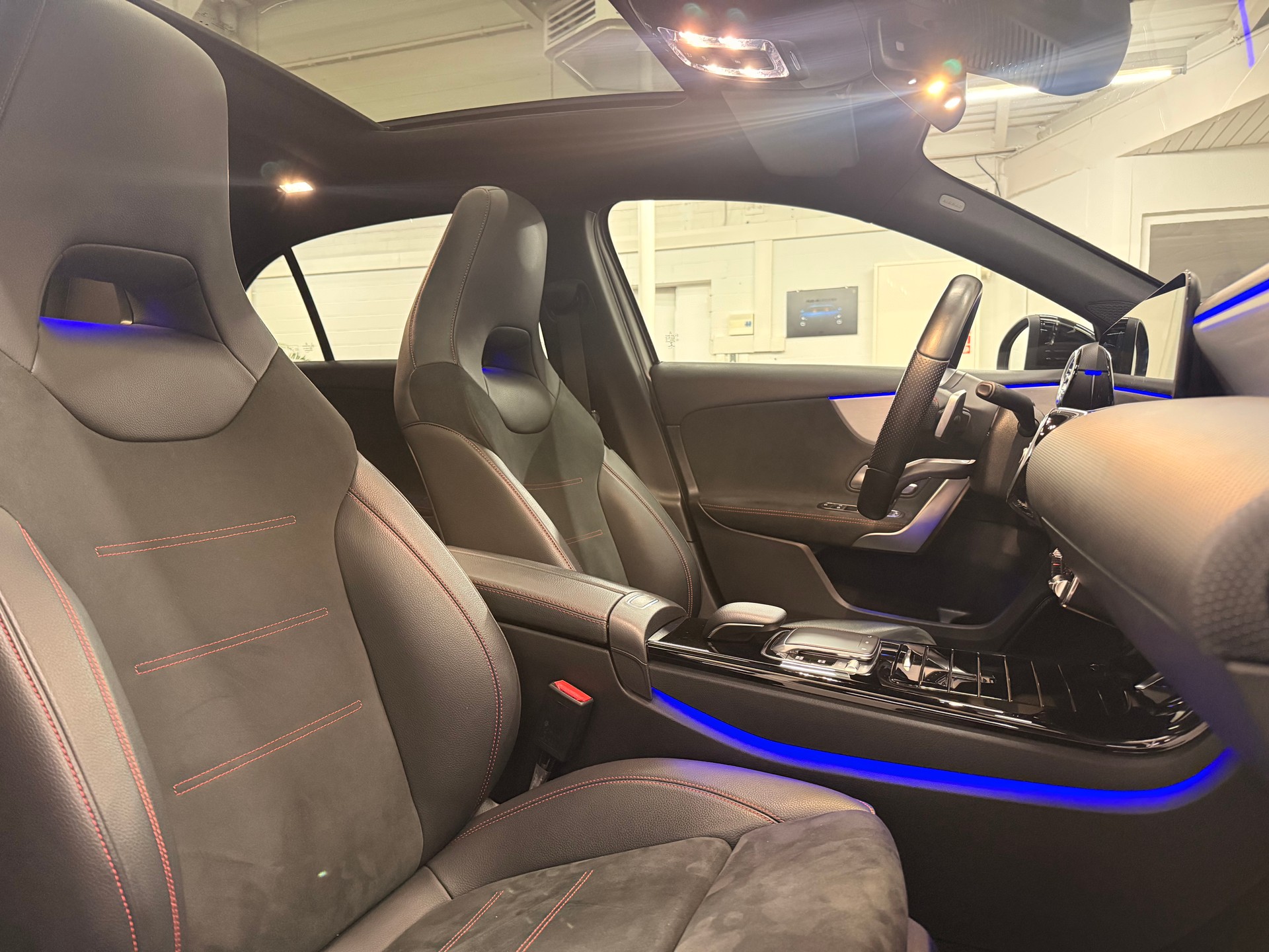 MERCEDES-BENZ A 250 AMG Line 7G-DCT-image-7