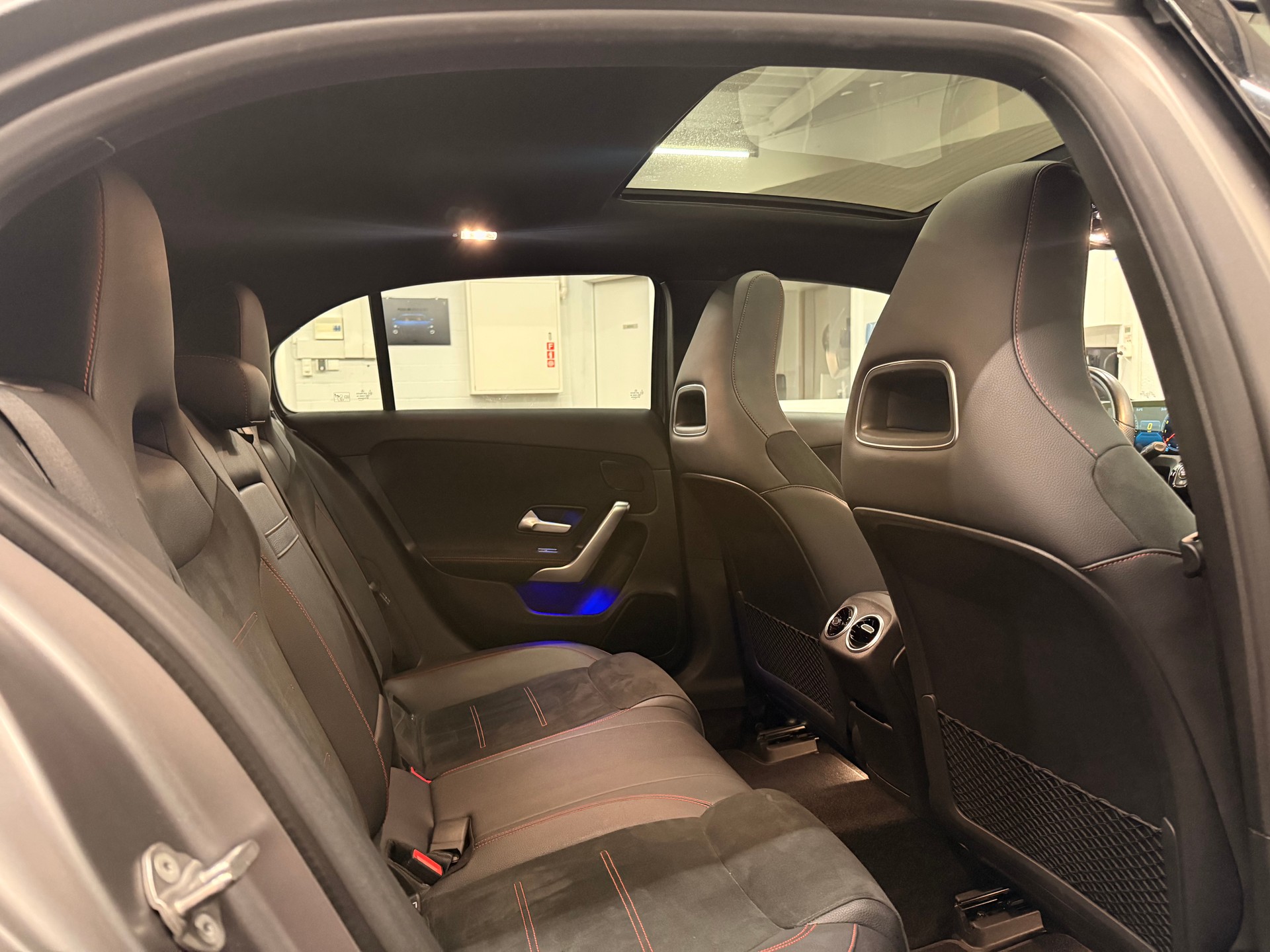 MERCEDES-BENZ A 250 AMG Line 7G-DCT-image-9