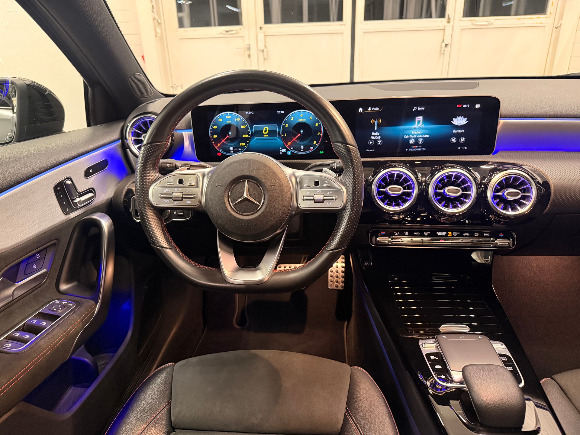 MERCEDES-BENZ A 250 AMG Line 7G-DCT-image-5