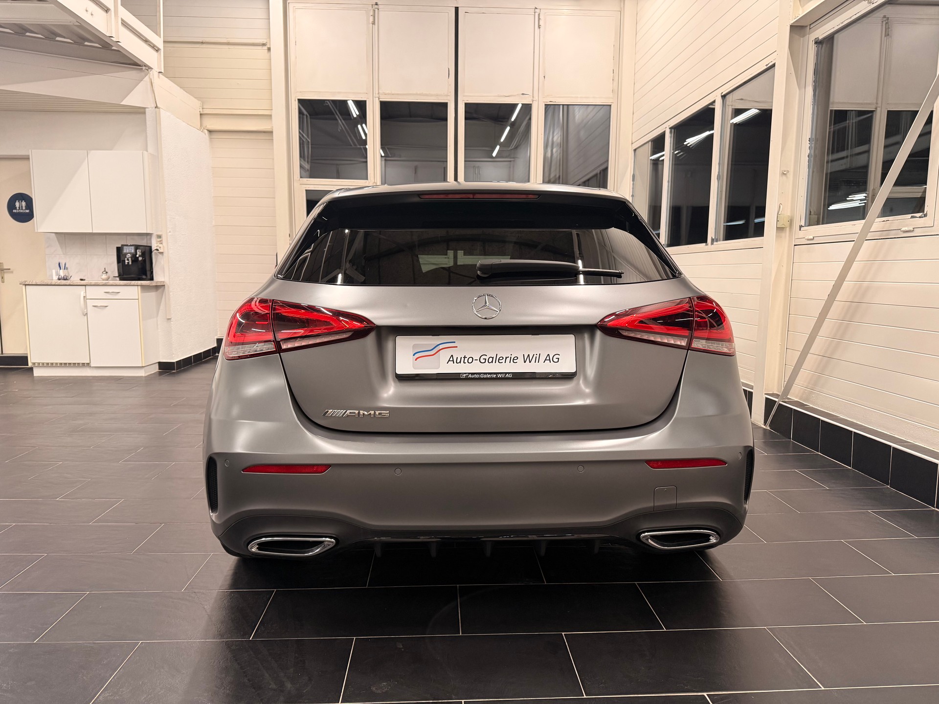 MERCEDES-BENZ A 250 AMG Line 7G-DCT-image-4