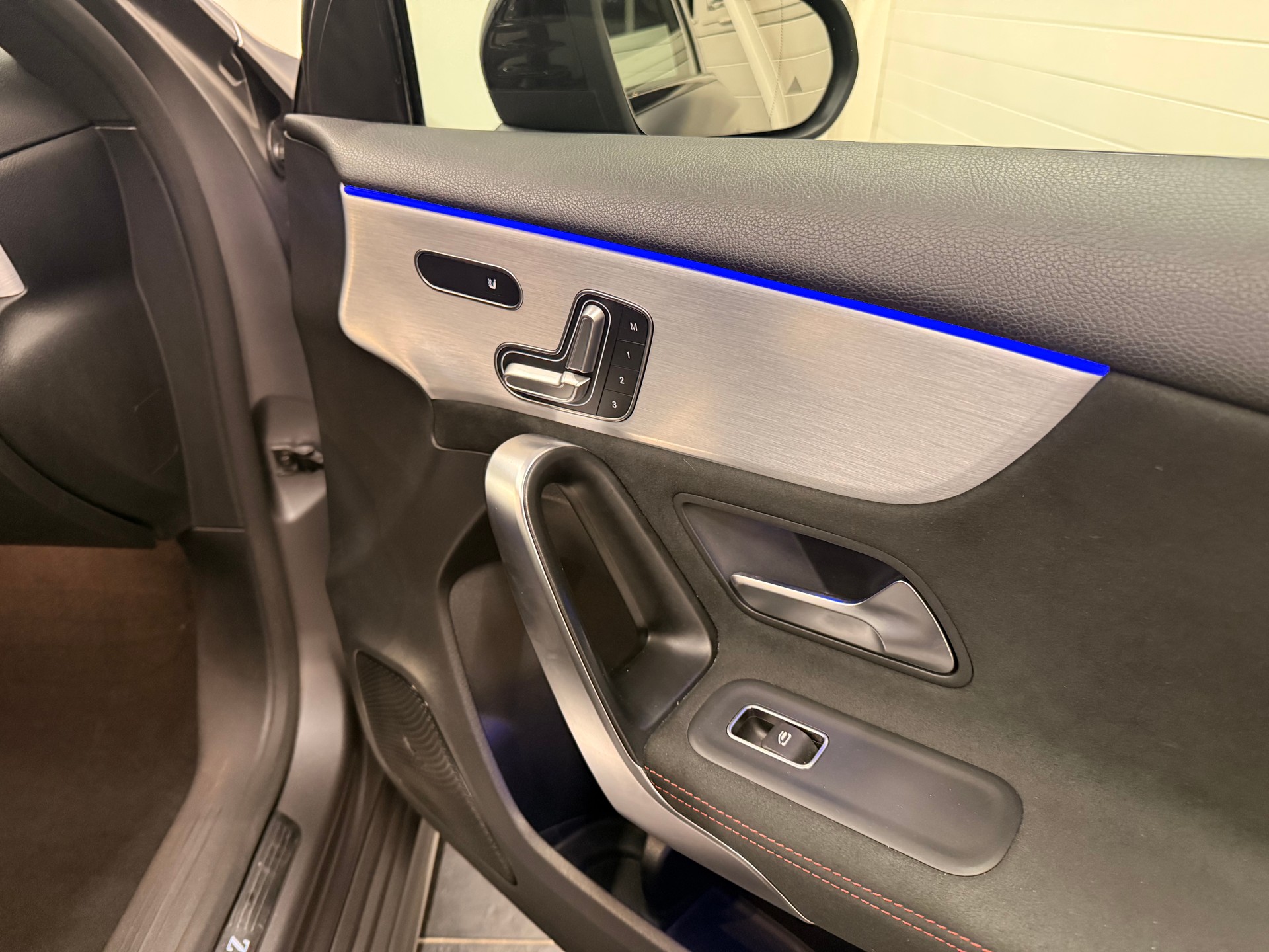 MERCEDES-BENZ A 250 AMG Line 7G-DCT-image-8