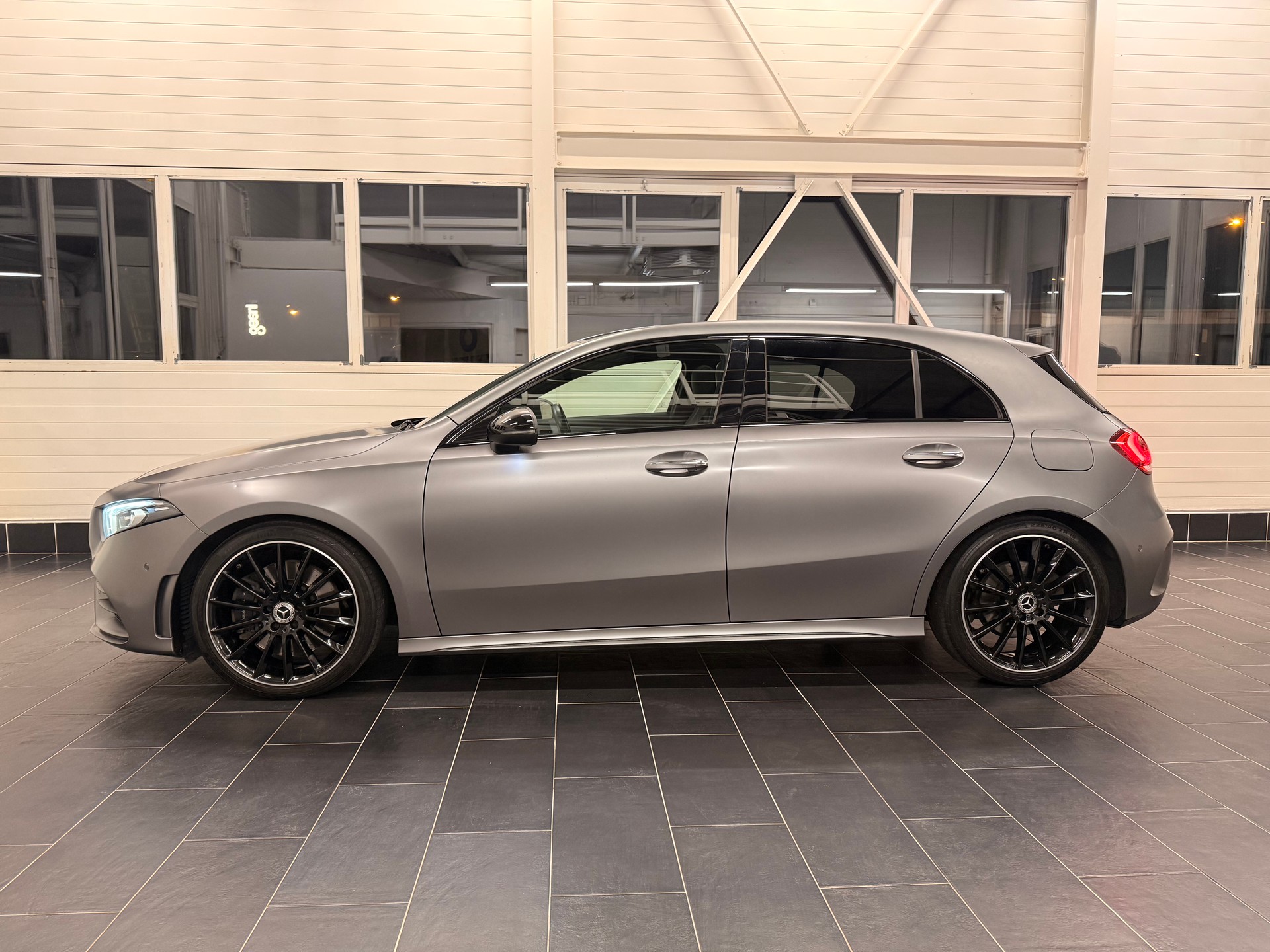 MERCEDES-BENZ A 250 AMG Line 7G-DCT-image-1