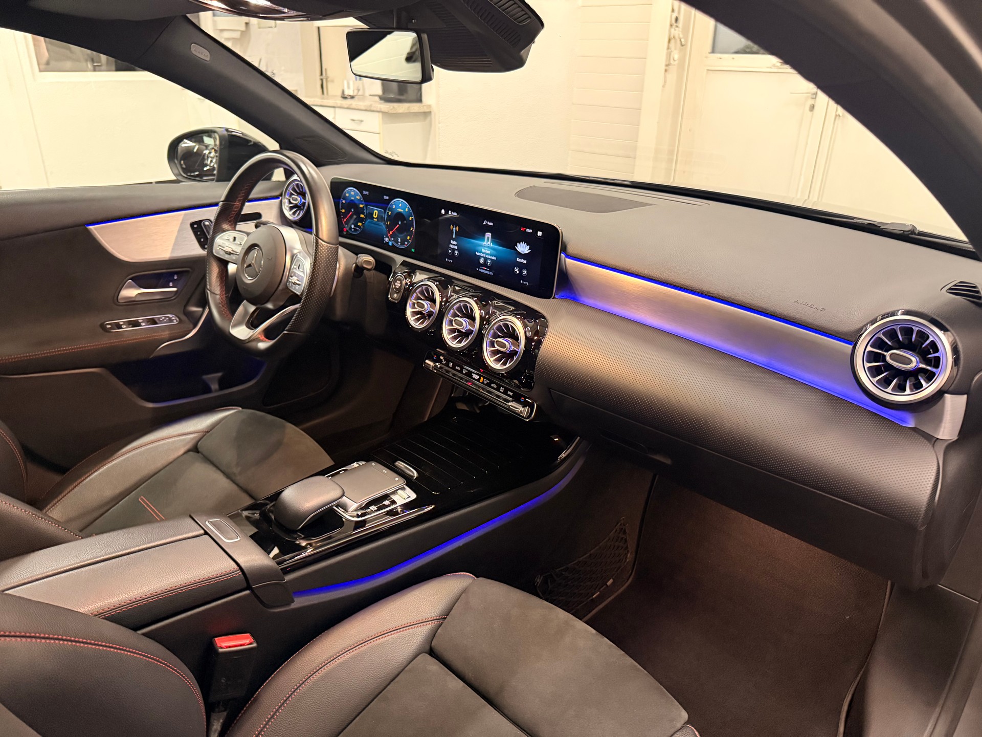 MERCEDES-BENZ A 250 AMG Line 7G-DCT-image-6