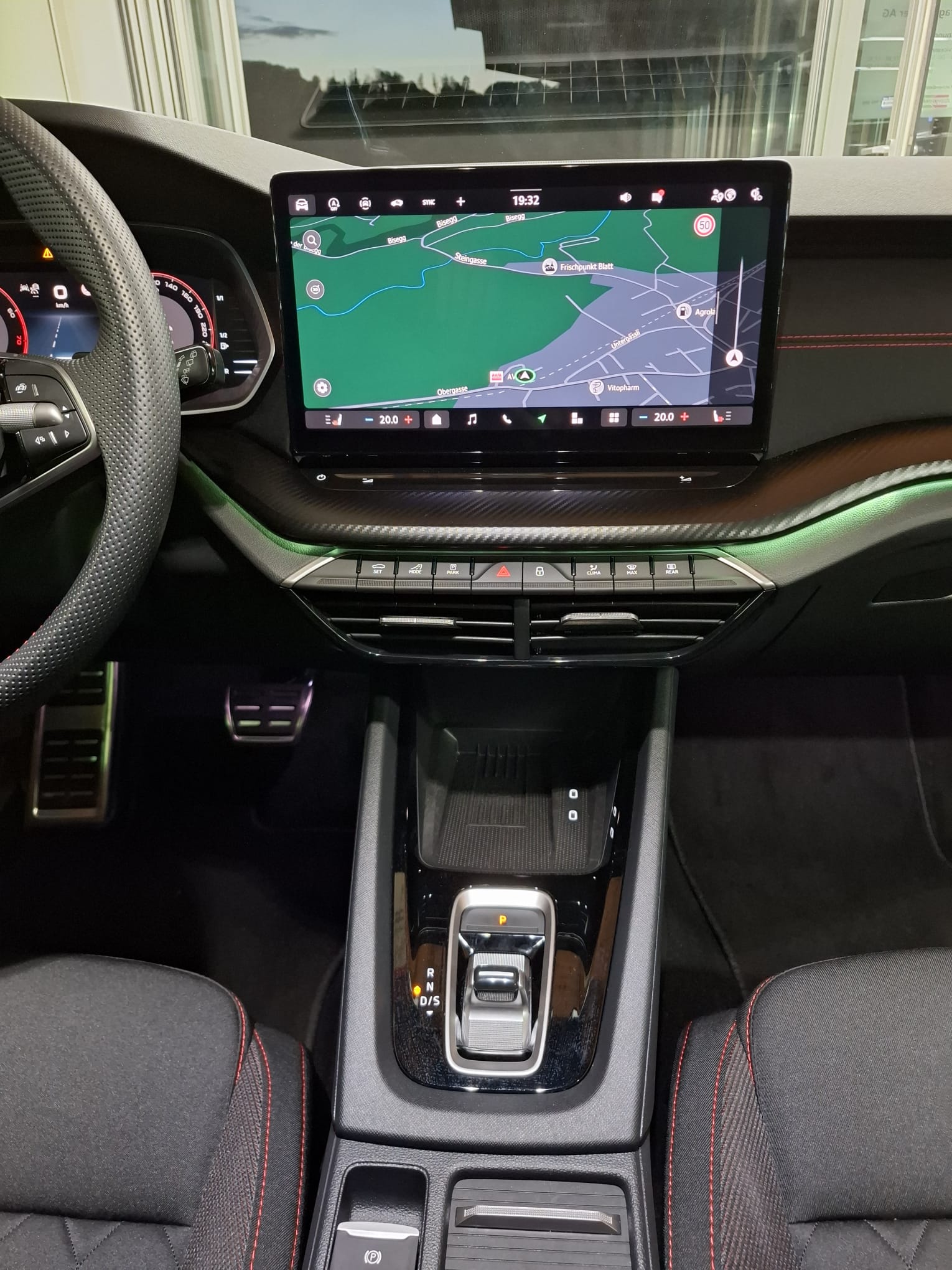 SKODA Octavia Combi 2.0 TSI DSG RS-image-10