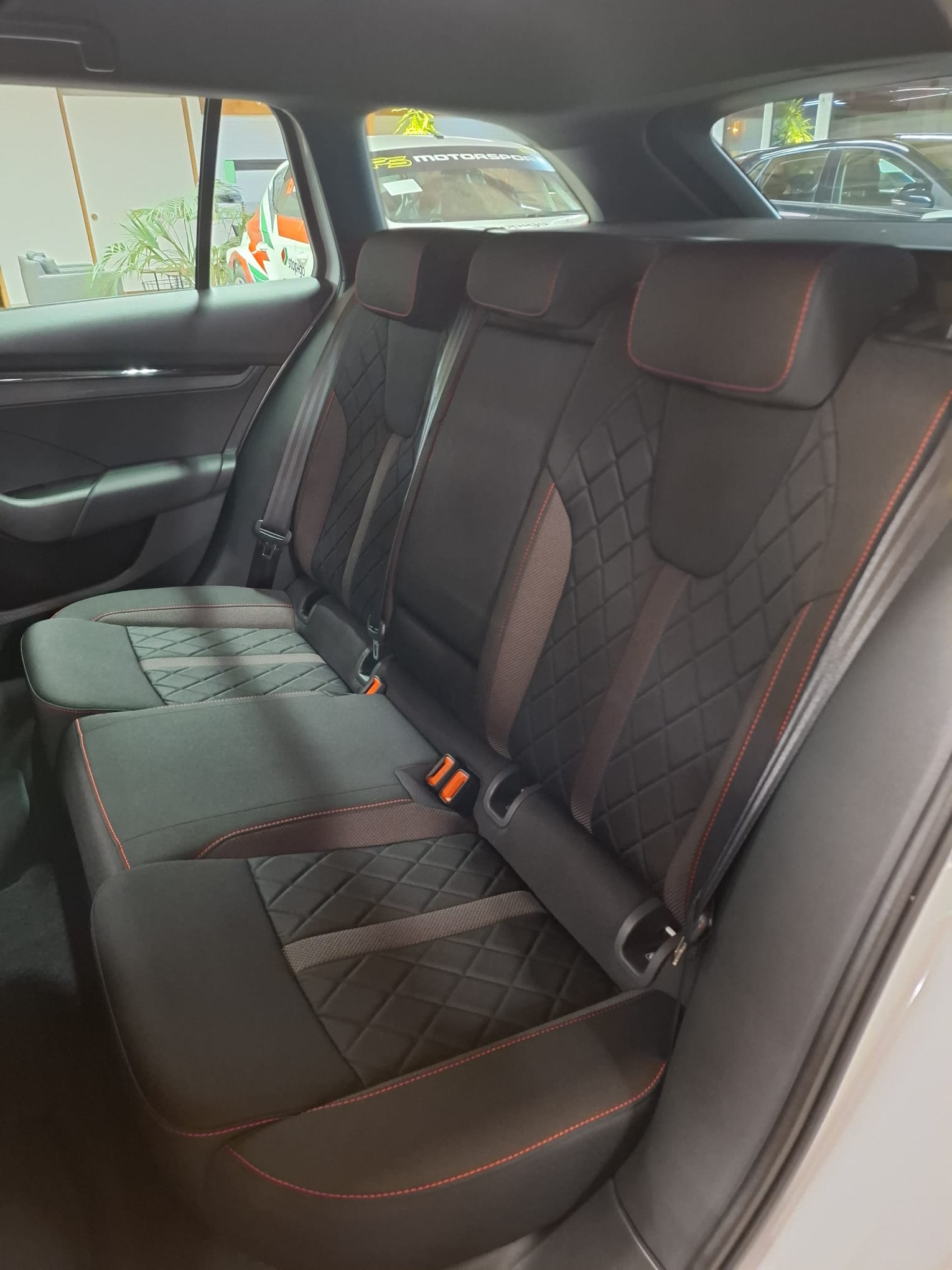 SKODA Octavia Combi 2.0 TSI DSG RS-image-12