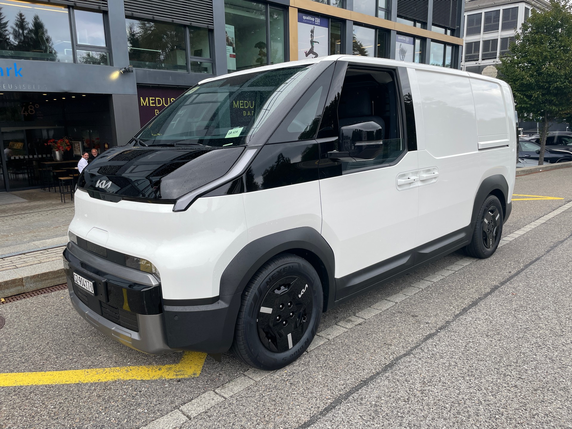 KIA PV5 Cargo 71.2 kWh Plus L2H1, 2-Schiebetüren und Wärmepumpe-image-0