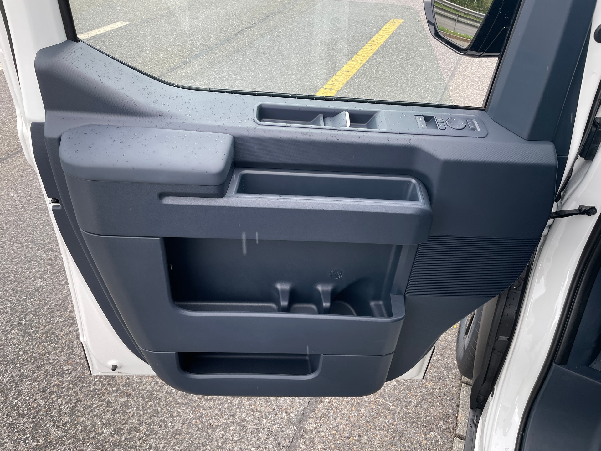 KIA PV5 Cargo 71.2 kWh Plus L2H1, 2-Schiebetüren und Wärmepumpe-image-12