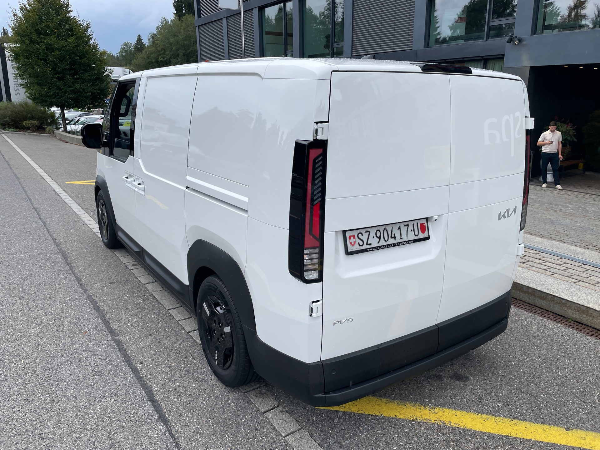 KIA PV5 Cargo 71.2 kWh Plus L2H1, 2-Schiebetüren und Wärmepumpe-image-7