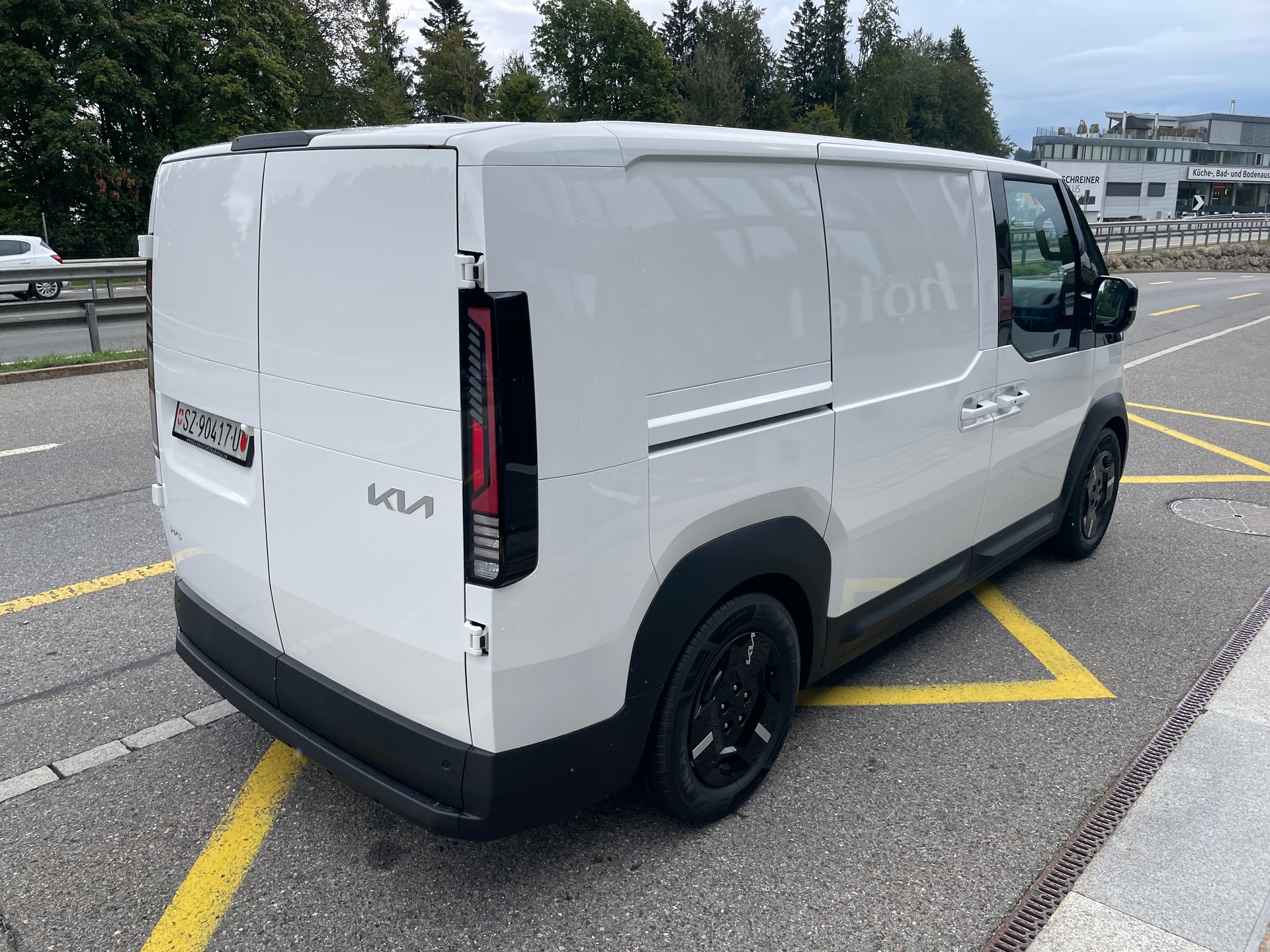 KIA PV5 Cargo 71.2 kWh Plus L2H1, 2-Schiebetüren und Wärmepumpe-image-4