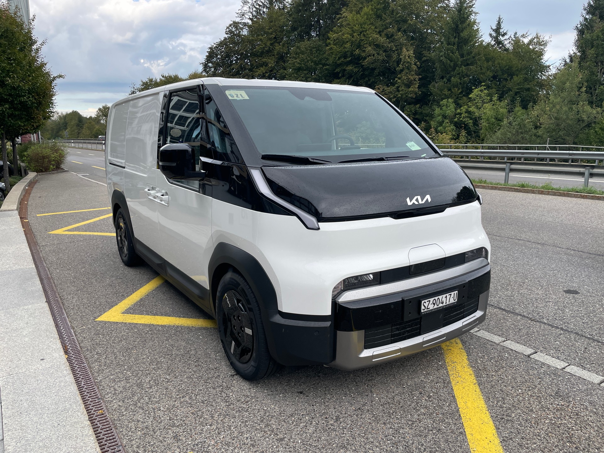 KIA PV5 Cargo 71.2 kWh Plus L2H1, 2-Schiebetüren und Wärmepumpe-image-2