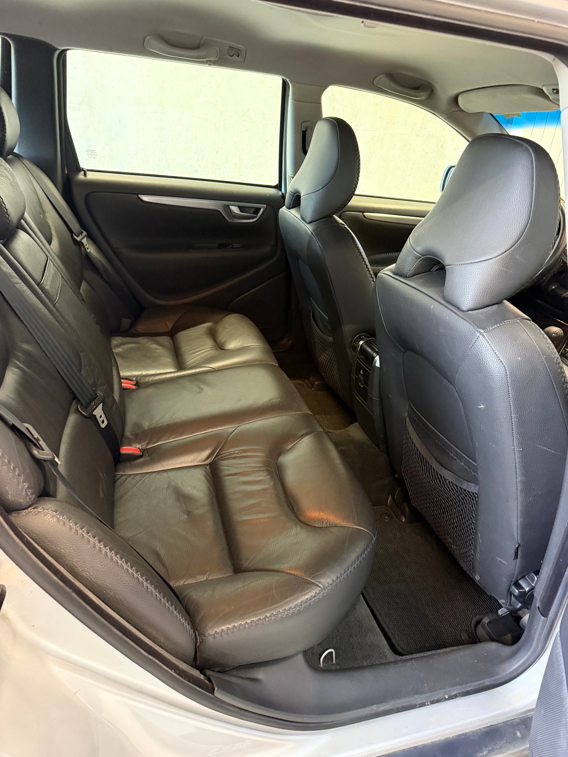 VOLVO XC70 2.5T AWD Momentum-image-7