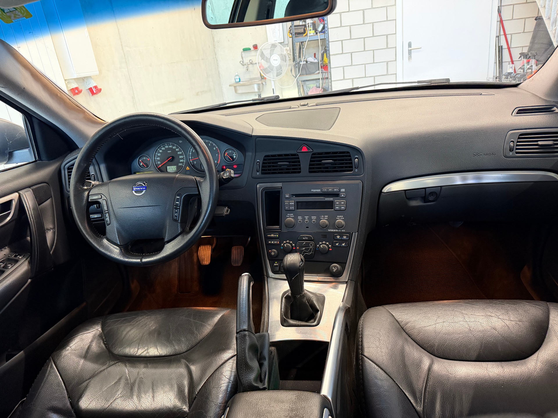 VOLVO XC70 2.5T AWD Momentum-image-8