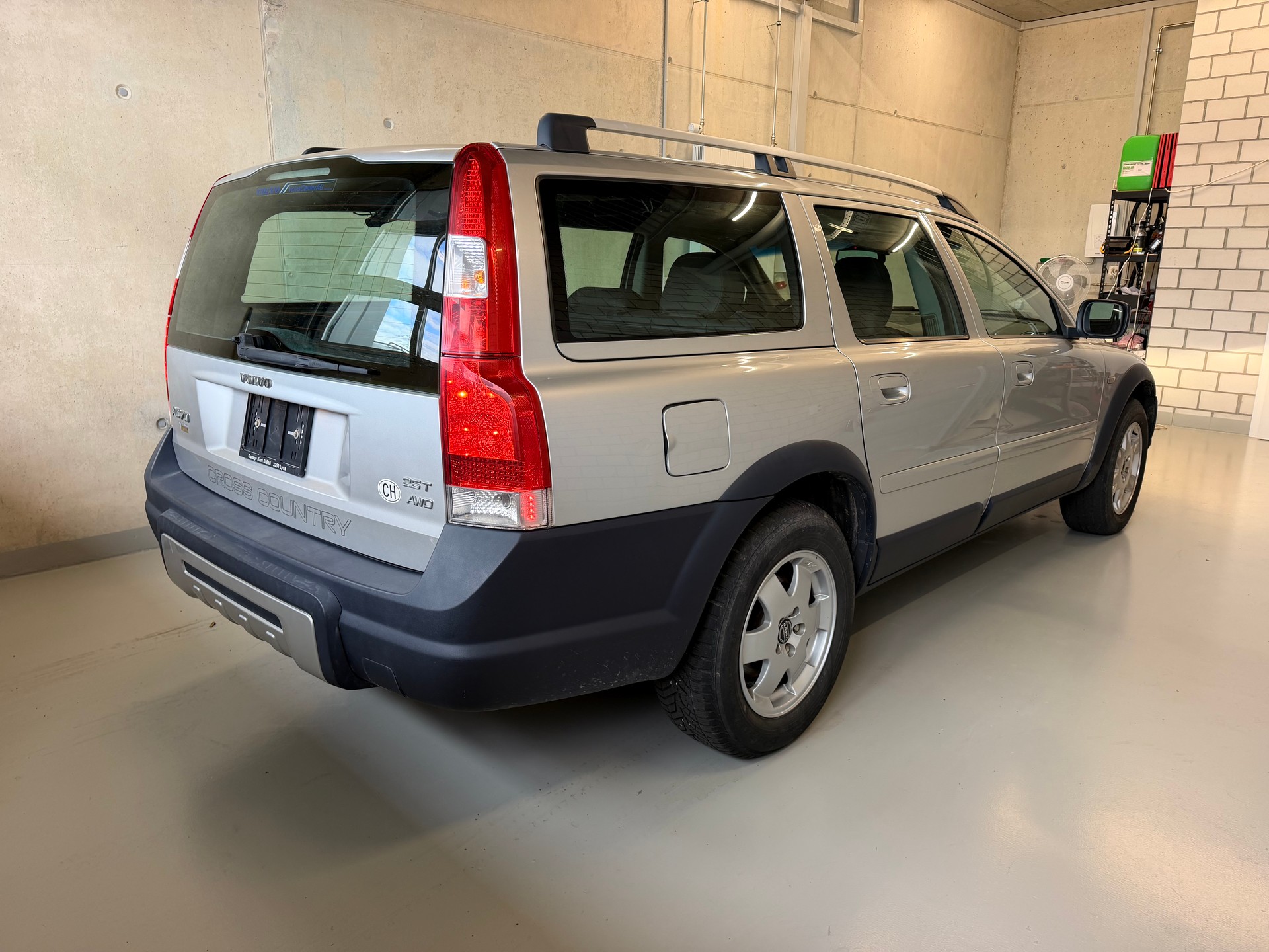 VOLVO XC70 2.5T AWD Momentum-image-3
