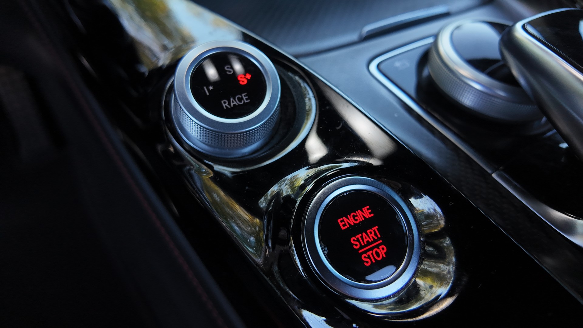 MERCEDES-BENZ AMG GT S Edition 1 Speedshift DCT-image-12