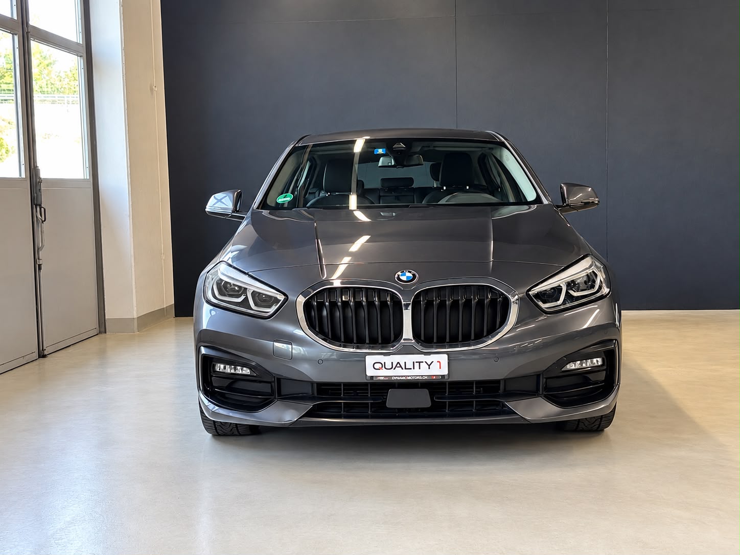 BMW 118i Steptronic-showroom-element-2
