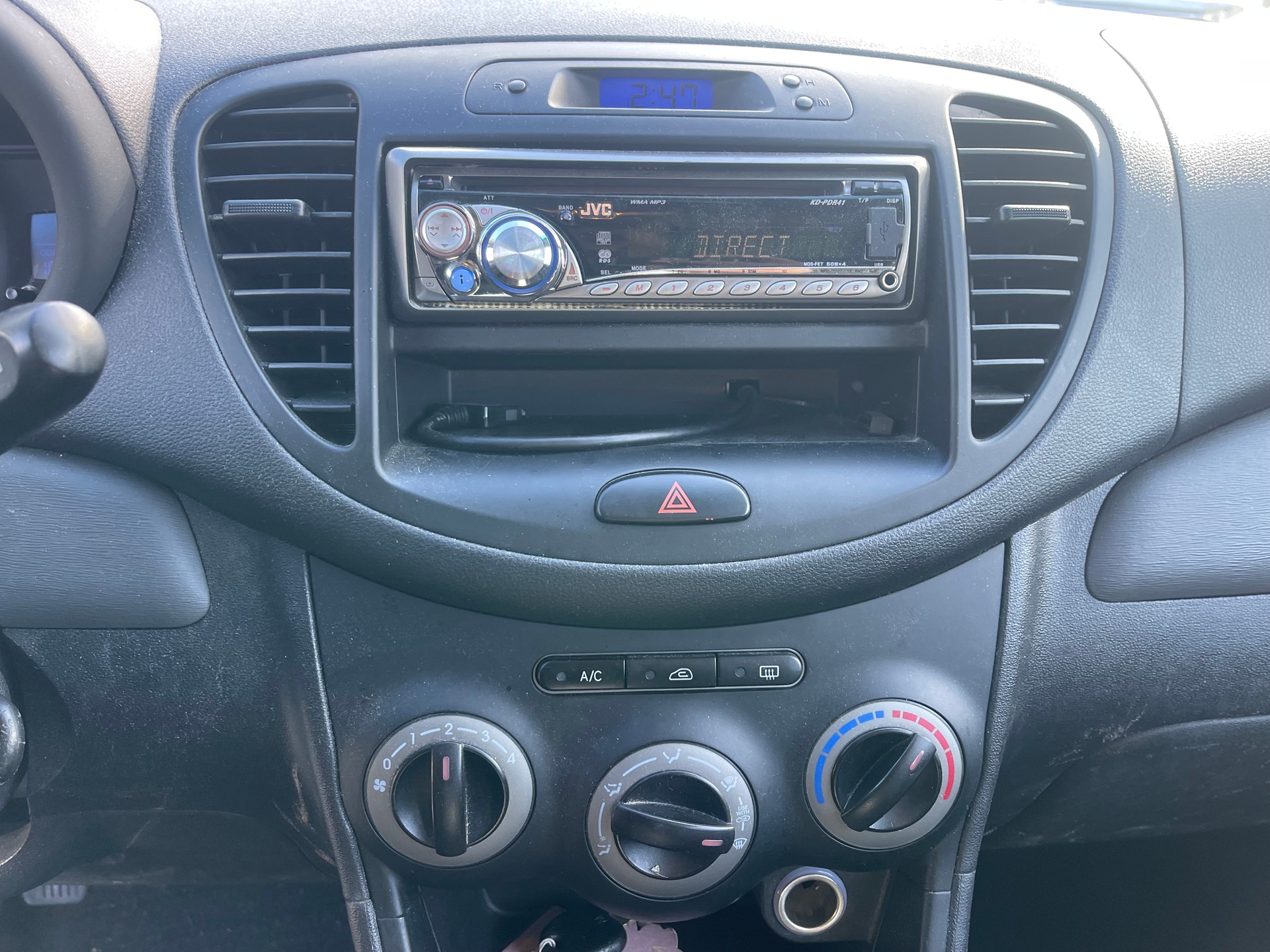 HYUNDAI i10 1.1 Comfort-image-9