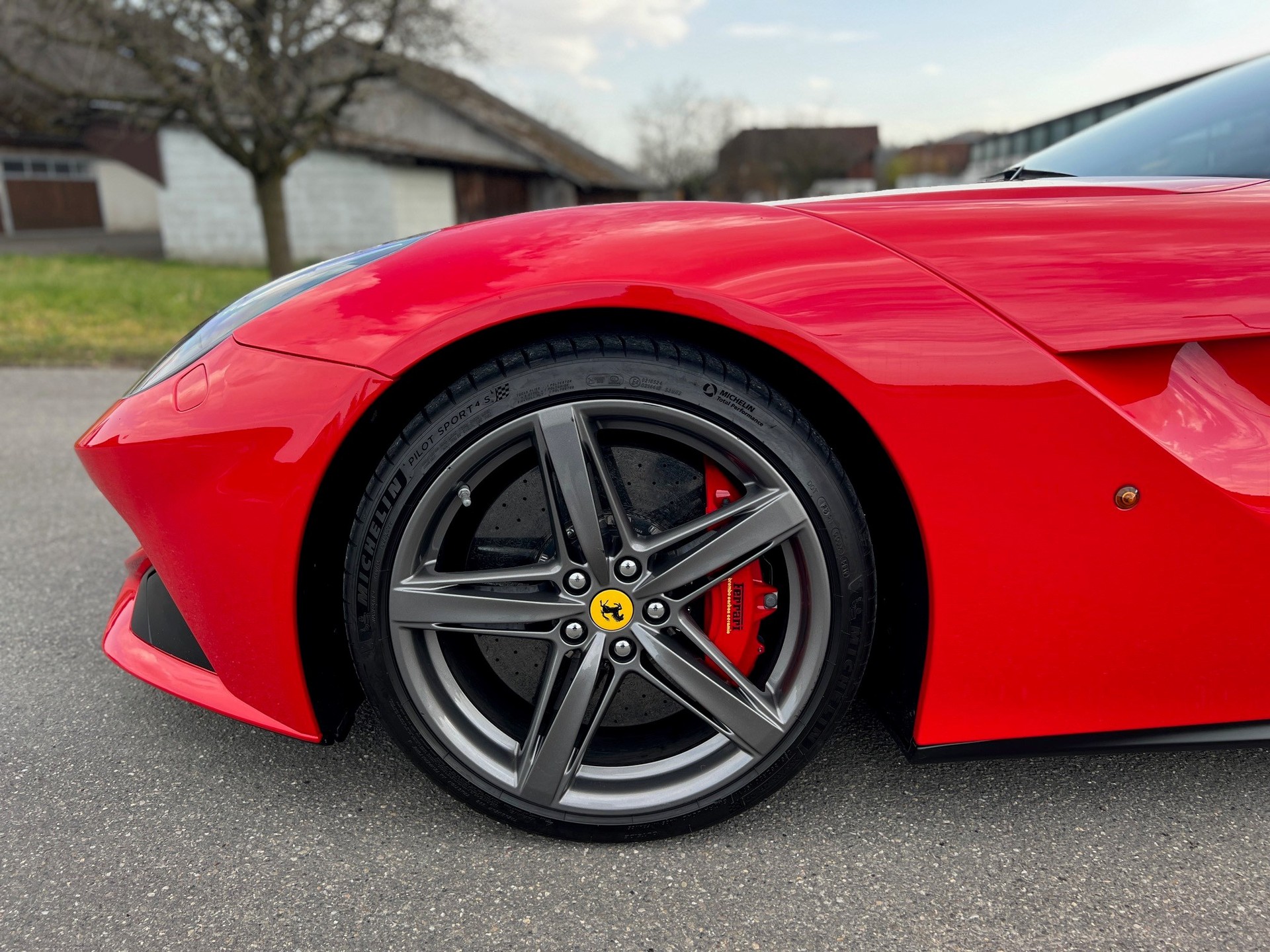 FERRARI F12 Berlinetta-image-11