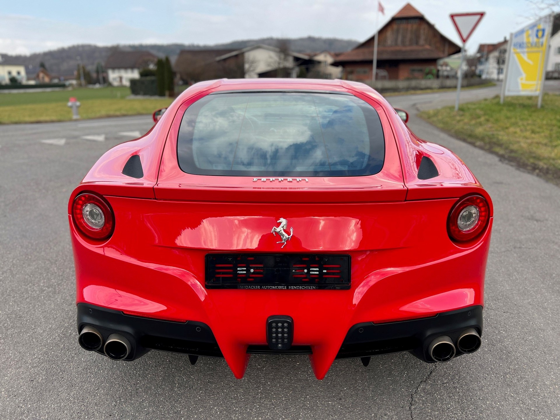 FERRARI F12 Berlinetta-image-4